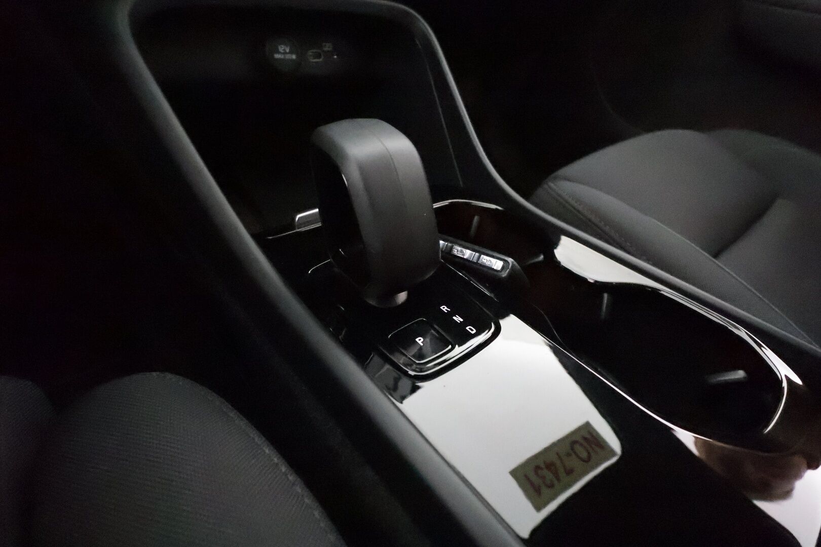 Volvo C40 2022 Twin Motor Intro Edition *ACC / H&K / Lämpöpumppu / 360 kamera / Pilot Assist* - 3,99 % KORKOTARJOUS TÄHÄN AUTOON - SoH 97,87% / Seuraava huolto 2/2026 / Lämpöpumpullinen / Facelift / Erikoisväri / Neliveto