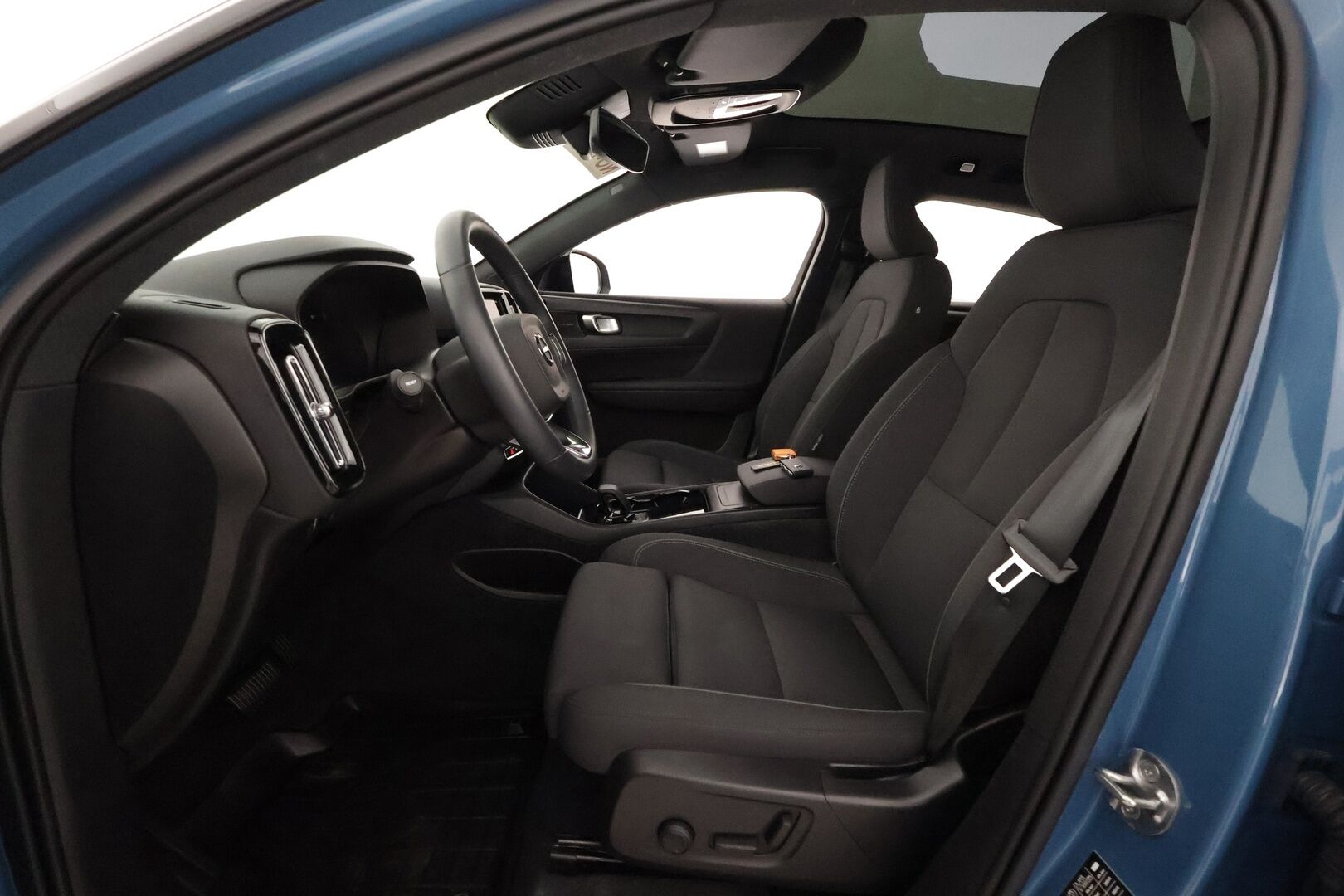 Volvo C40 2022 Twin Motor Intro Edition *ACC / H&K / Lämpöpumppu / 360 kamera / Pilot Assist* - 3,99 % KORKOTARJOUS TÄHÄN AUTOON - SoH 97,87% / Seuraava huolto 2/2026 / Lämpöpumpullinen / Facelift / Erikoisväri / Neliveto