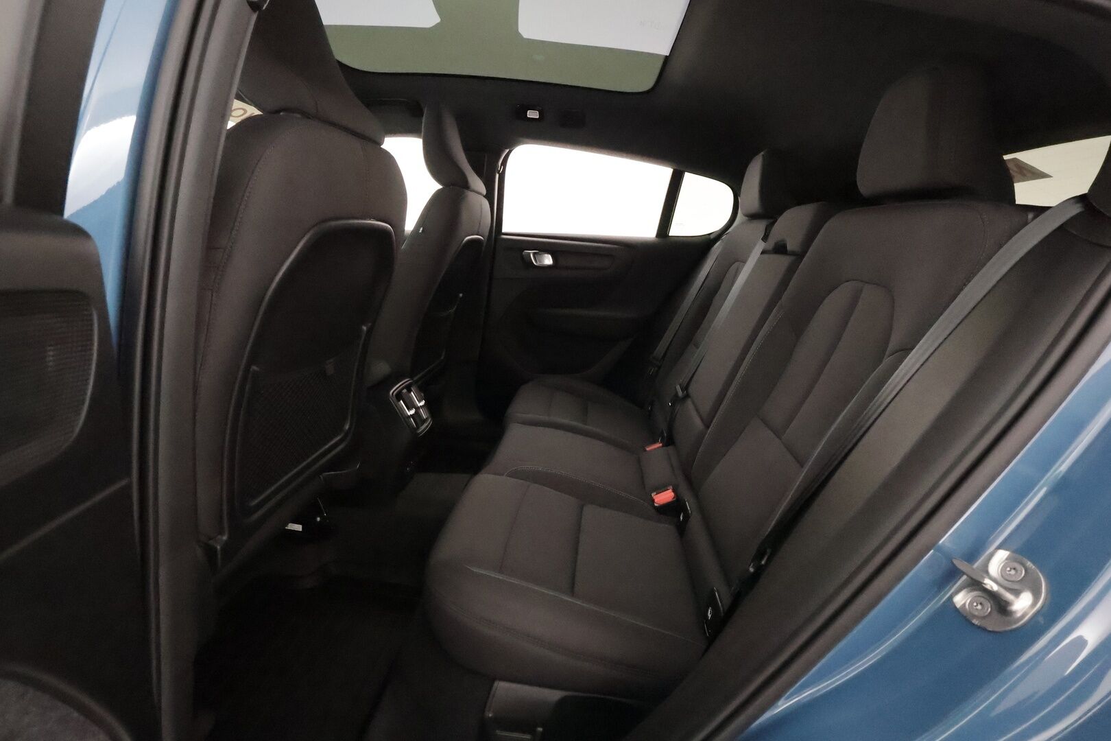 Volvo C40 2022 Twin Motor Intro Edition *ACC / H&K / Lämpöpumppu / 360 kamera / Pilot Assist* - 3,99 % KORKOTARJOUS TÄHÄN AUTOON - SoH 97,87% / Seuraava huolto 2/2026 / Lämpöpumpullinen / Facelift / Erikoisväri / Neliveto