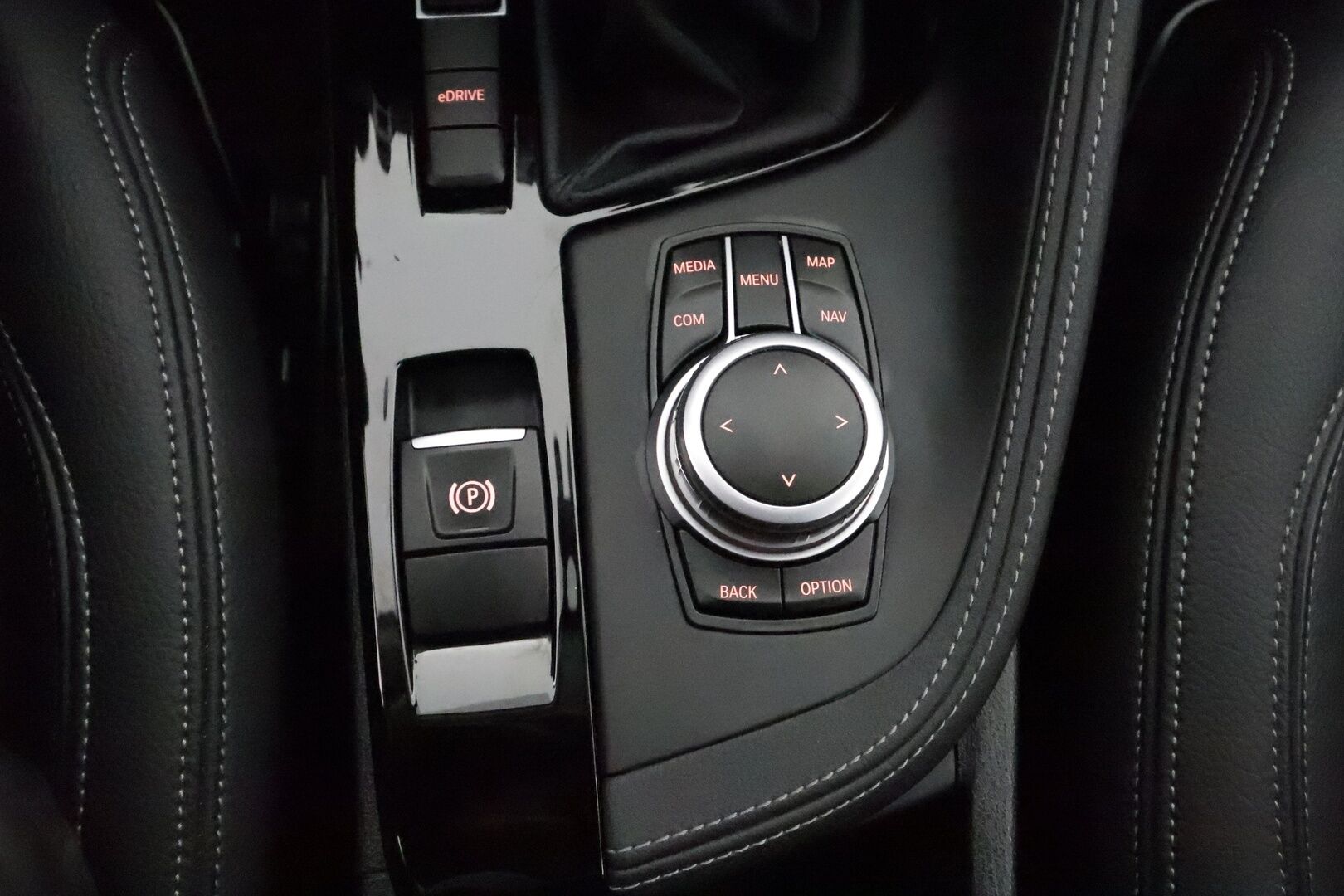 BMW X1 2022 F48 xDrive25e A Business xLine - HUD / Vetokoukku / Navigointi / LED / Puolinahkasisusta / Lisälämmitin / Merkkihuollot!
