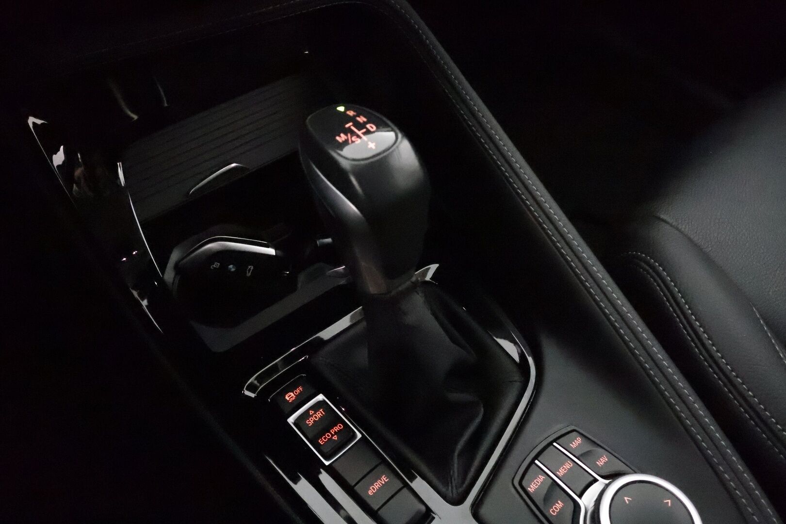 BMW X1 2022 F48 xDrive25e A Business xLine - HUD / Vetokoukku / Navigointi / LED / Puolinahkasisusta / Lisälämmitin / Merkkihuollot!