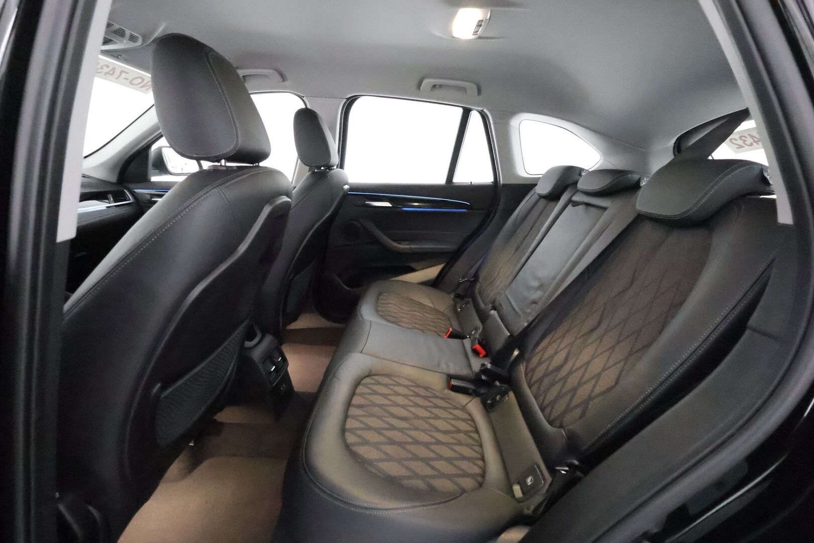 BMW X1 2022 F48 xDrive25e A Business xLine - HUD / Vetokoukku / Navigointi / LED / Puolinahkasisusta / Lisälämmitin / Merkkihuollot!