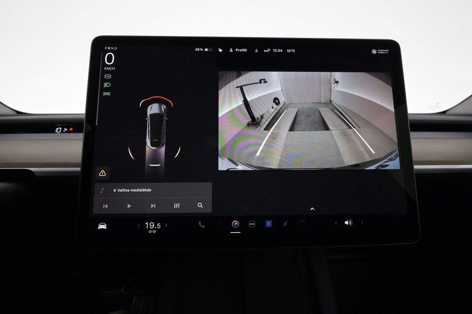 TESLA MODEL Y 2022 Long Range AWD Ryzen AMD **Lasikatto / Lämpöpumppu / Koukku / Adapt.Vakkari / Matrix-LED / P.Kamera / Navi** - 3,99 % KORKOTARJOUS TÄHÄN AUTOON - Nahkaverhoilu / Kaistavahti / Premium Audio / KeylessGO / 2x Renkaat