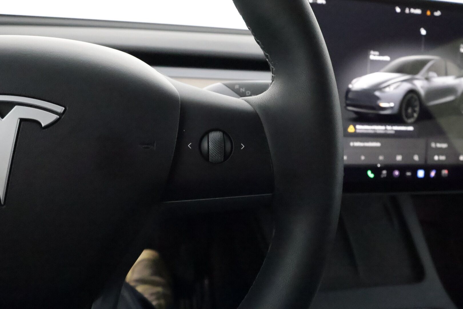 TESLA MODEL Y 2022 Long Range AWD Ryzen AMD **Lasikatto / Lämpöpumppu / Koukku / Adapt.Vakkari / Matrix-LED / P.Kamera / Navi** - 3,99 % KORKOTARJOUS TÄHÄN AUTOON - Nahkaverhoilu / Kaistavahti / Premium Audio / KeylessGO / 2x Renkaat