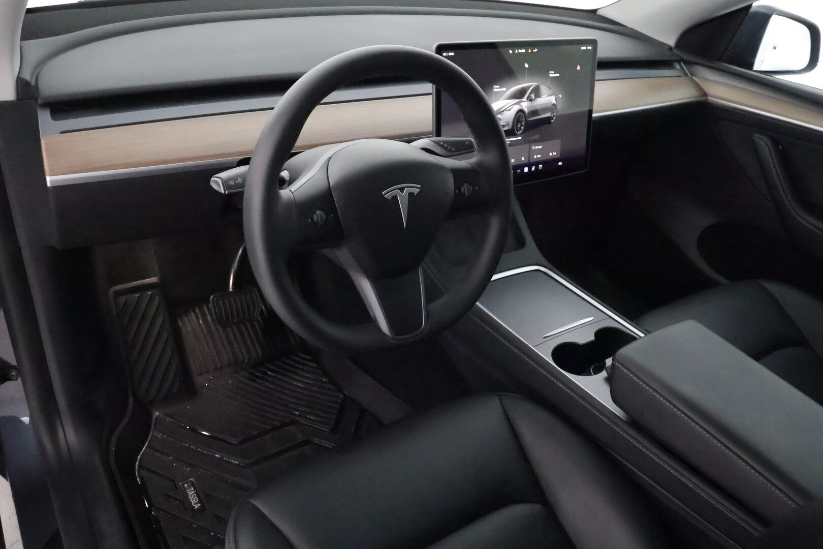 TESLA MODEL Y 2022 Long Range AWD Ryzen AMD **Lasikatto / Lämpöpumppu / Koukku / Adapt.Vakkari / Matrix-LED / P.Kamera / Navi** - 3,99 % KORKOTARJOUS TÄHÄN AUTOON - Nahkaverhoilu / Kaistavahti / Premium Audio / KeylessGO / 2x Renkaat