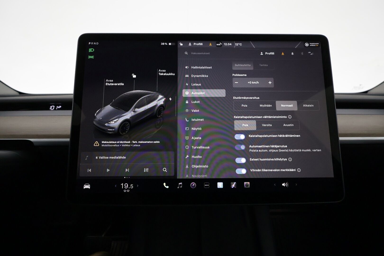 TESLA MODEL Y 2022 Long Range AWD Ryzen AMD **Lasikatto / Lämpöpumppu / Koukku / Adapt.Vakkari / Matrix-LED / P.Kamera / Navi** - 3,99 % KORKOTARJOUS TÄHÄN AUTOON - Nahkaverhoilu / Kaistavahti / Premium Audio / KeylessGO / 2x Renkaat