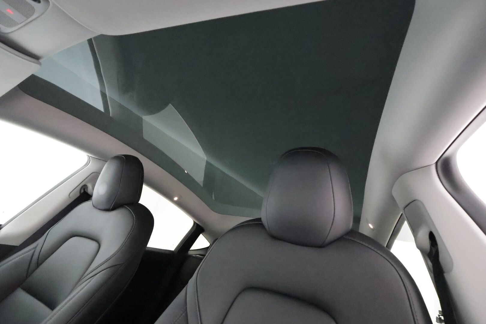 TESLA MODEL Y 2022 Long Range AWD Ryzen AMD **Lasikatto / Lämpöpumppu / Koukku / Adapt.Vakkari / Matrix-LED / P.Kamera / Navi** - 3,99 % KORKOTARJOUS TÄHÄN AUTOON - Nahkaverhoilu / Kaistavahti / Premium Audio / KeylessGO / 2x Renkaat