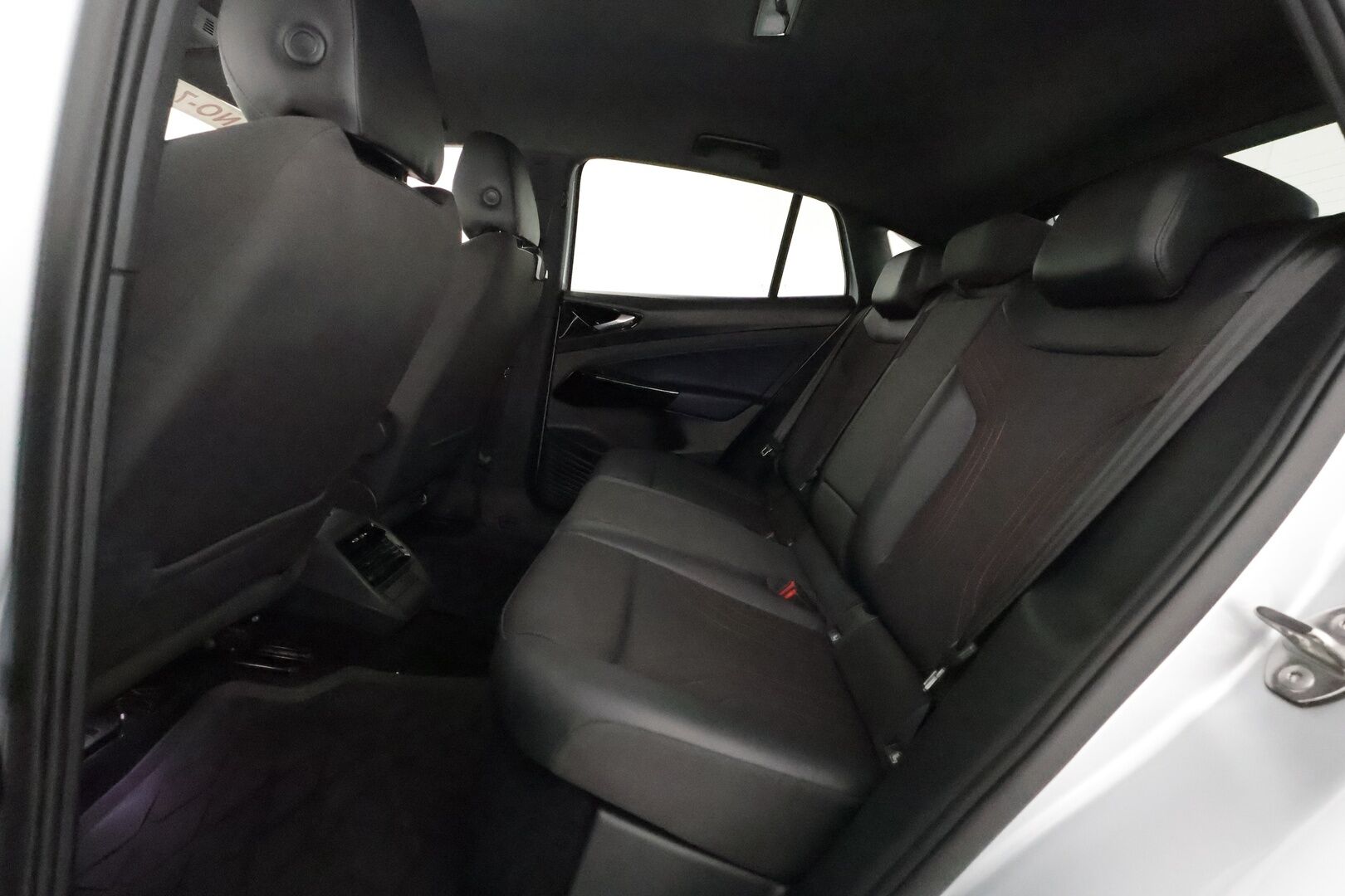 VOLKSWAGEN ID.5 2022 GTX Dual Motor AWD Business **Lämpöpumppu / Koukku / Adapt.Vakkari / Matrix-LED / P.Kamera / Navi / Kaistavahti** - 3,99 % KORKOTARJOUS TÄHÄN AUTOON - Digimittaristo / KeylessGO / 2x Renkaat