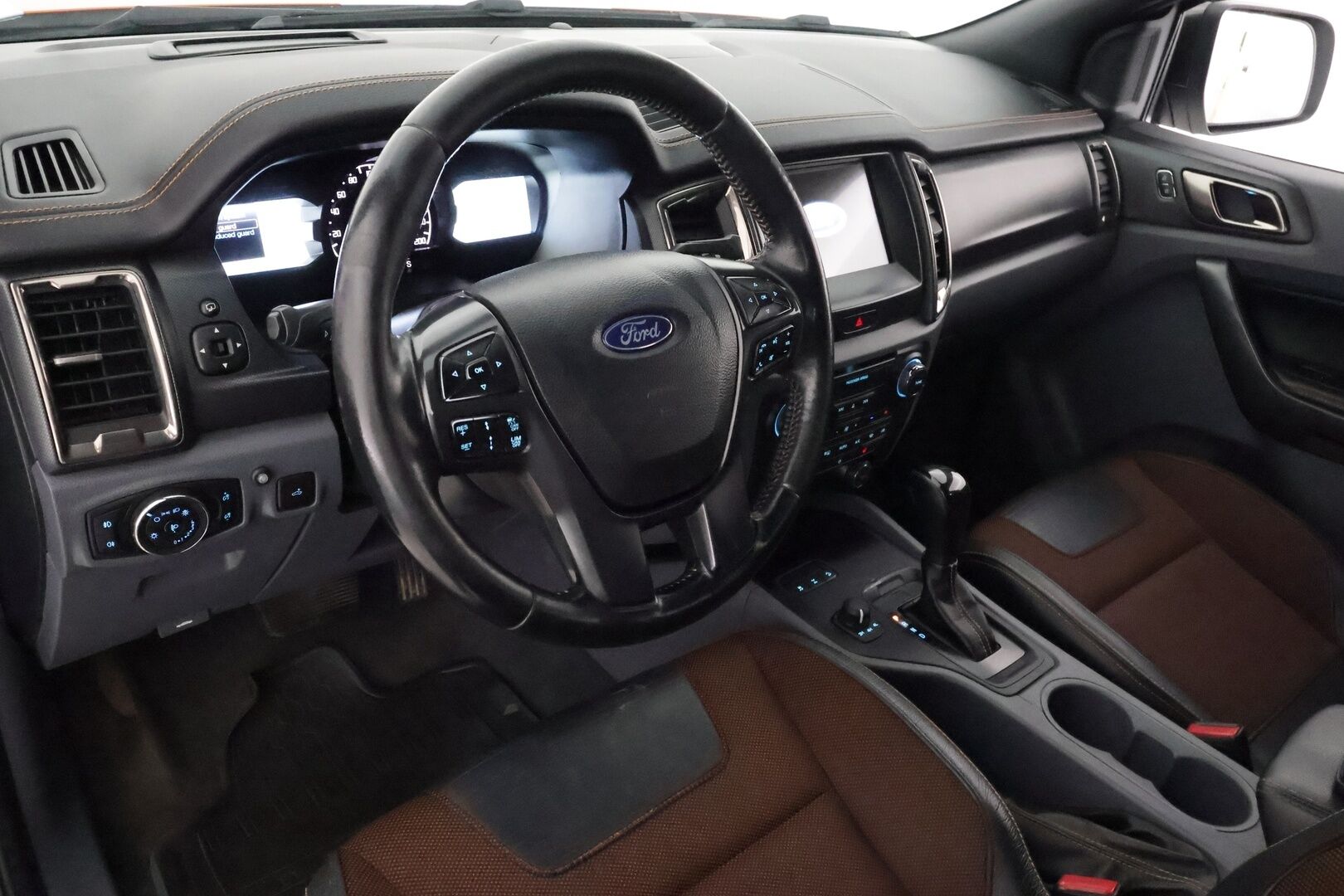 FORD RANGER 2018 3.2tdci 4X4 Wildtrak *Webasto / Koukku / ACC / P.Kamera / Kaistavahti / Navi / LED-lisävalo / 2x Renkaat* - 3,99 % KORKOTARJOUS TÄHÄN AUTOON - Merkkihuollot / Kahdet Fordin Alumiinivanteet / Alpha Lavaste
