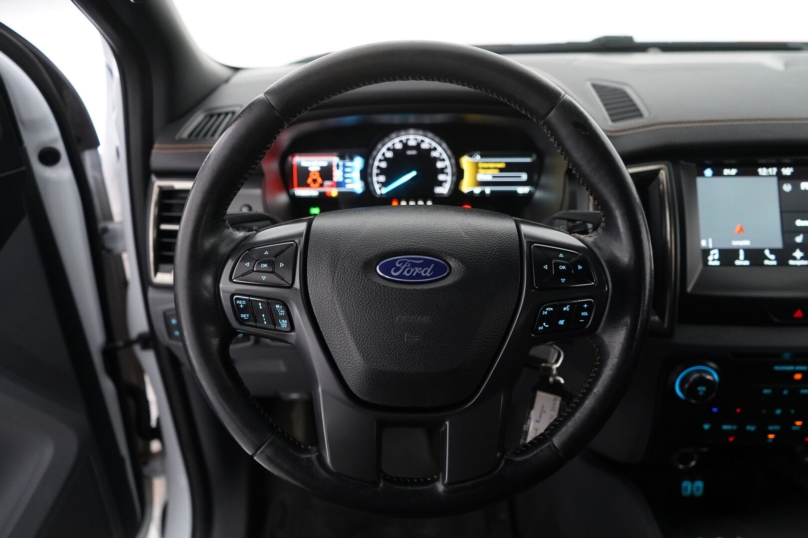 FORD RANGER 2018 3.2tdci 4X4 Wildtrak *Webasto / Koukku / ACC / P.Kamera / Kaistavahti / Navi / LED-lisävalo / 2x Renkaat* - 3,99 % KORKOTARJOUS TÄHÄN AUTOON - Merkkihuollot / Kahdet Fordin Alumiinivanteet / Alpha Lavaste