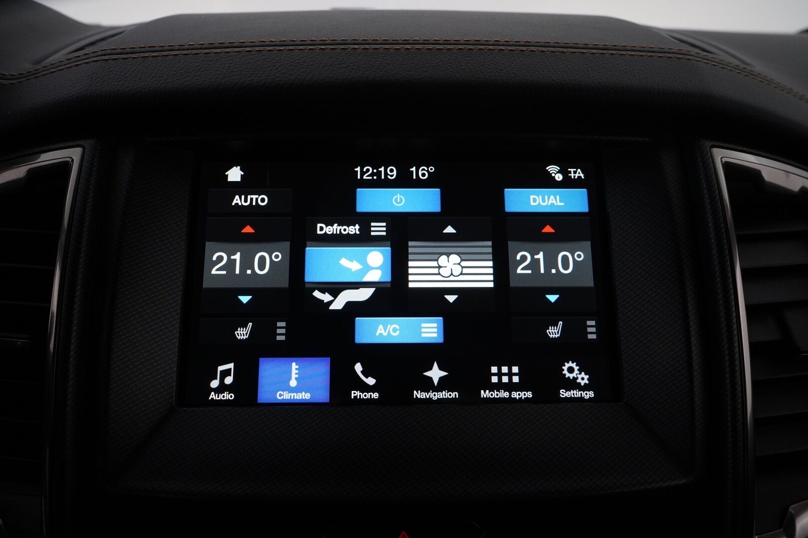 FORD RANGER 2018 3.2tdci 4X4 Wildtrak *Webasto / Koukku / ACC / P.Kamera / Kaistavahti / Navi / LED-lisävalo / 2x Renkaat* - 3,99 % KORKOTARJOUS TÄHÄN AUTOON - Merkkihuollot / Kahdet Fordin Alumiinivanteet / Alpha Lavaste