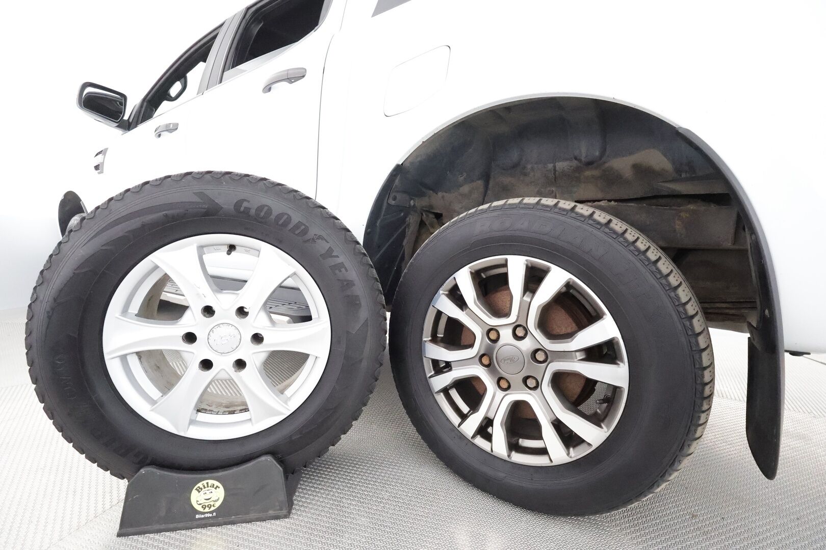 FORD RANGER 2017 3.2TDCI 4X4 Aut Grew Cab Wildtrak **Webasto / Koukku / Adapt.Vakkari / P. Kamera / Kaistavahti / Navi** - 3,99 % KORKOTARJOUS TÄHÄN AUTOON - Aut. Ilmastointi / Lämmitetty Tuulilasi / 2x Renkaat