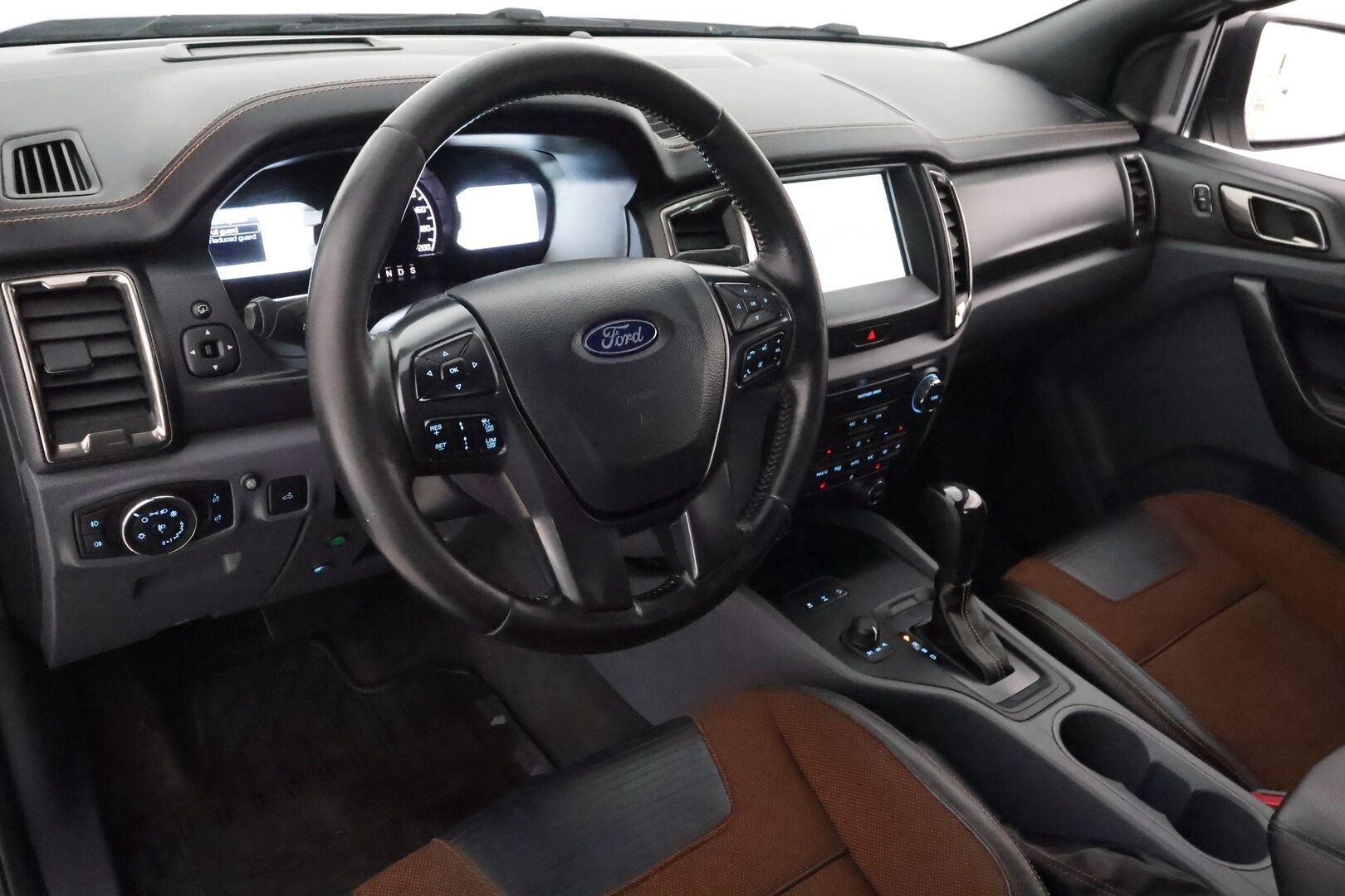 FORD RANGER 2017 3.2TDCI 4X4 Aut Grew Cab Wildtrak **Webasto / Koukku / Adapt.Vakkari / P. Kamera / Kaistavahti / Navi** - 3,99 % KORKOTARJOUS TÄHÄN AUTOON - Aut. Ilmastointi / Lämmitetty Tuulilasi / 2x Renkaat
