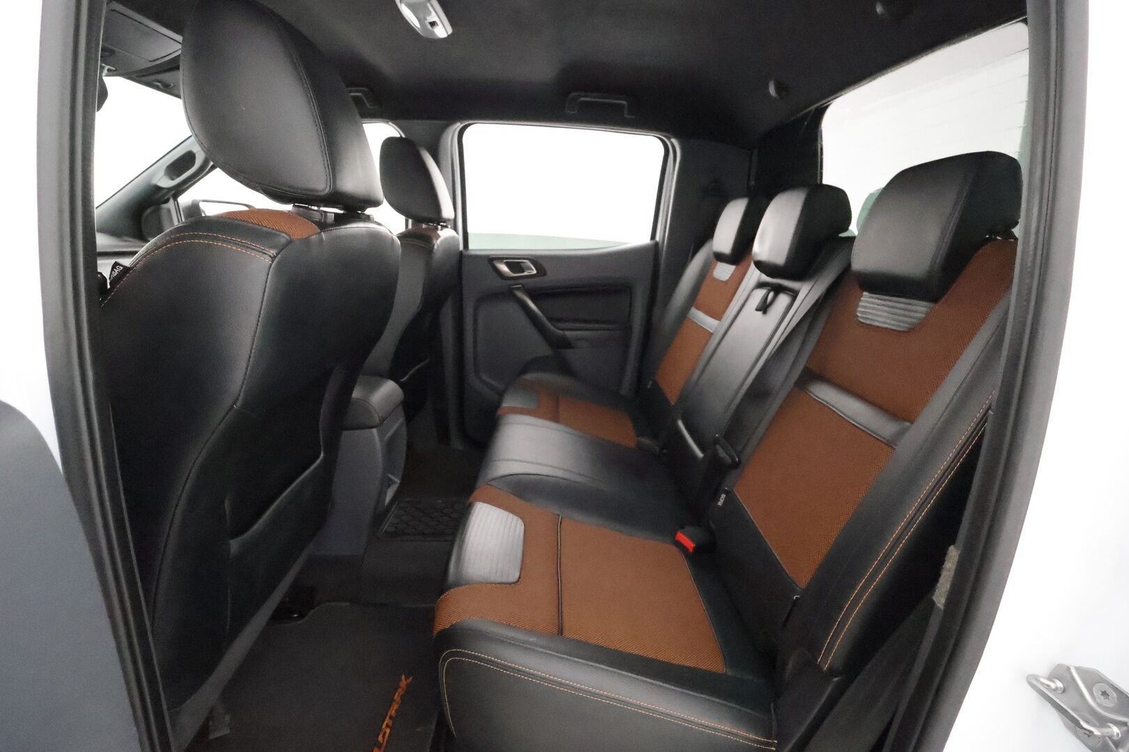 FORD RANGER 2017 3.2TDCI 4X4 Aut Grew Cab Wildtrak **Webasto / Koukku / Adapt.Vakkari / P. Kamera / Kaistavahti / Navi** - 3,99 % KORKOTARJOUS TÄHÄN AUTOON - Aut. Ilmastointi / Lämmitetty Tuulilasi / 2x Renkaat