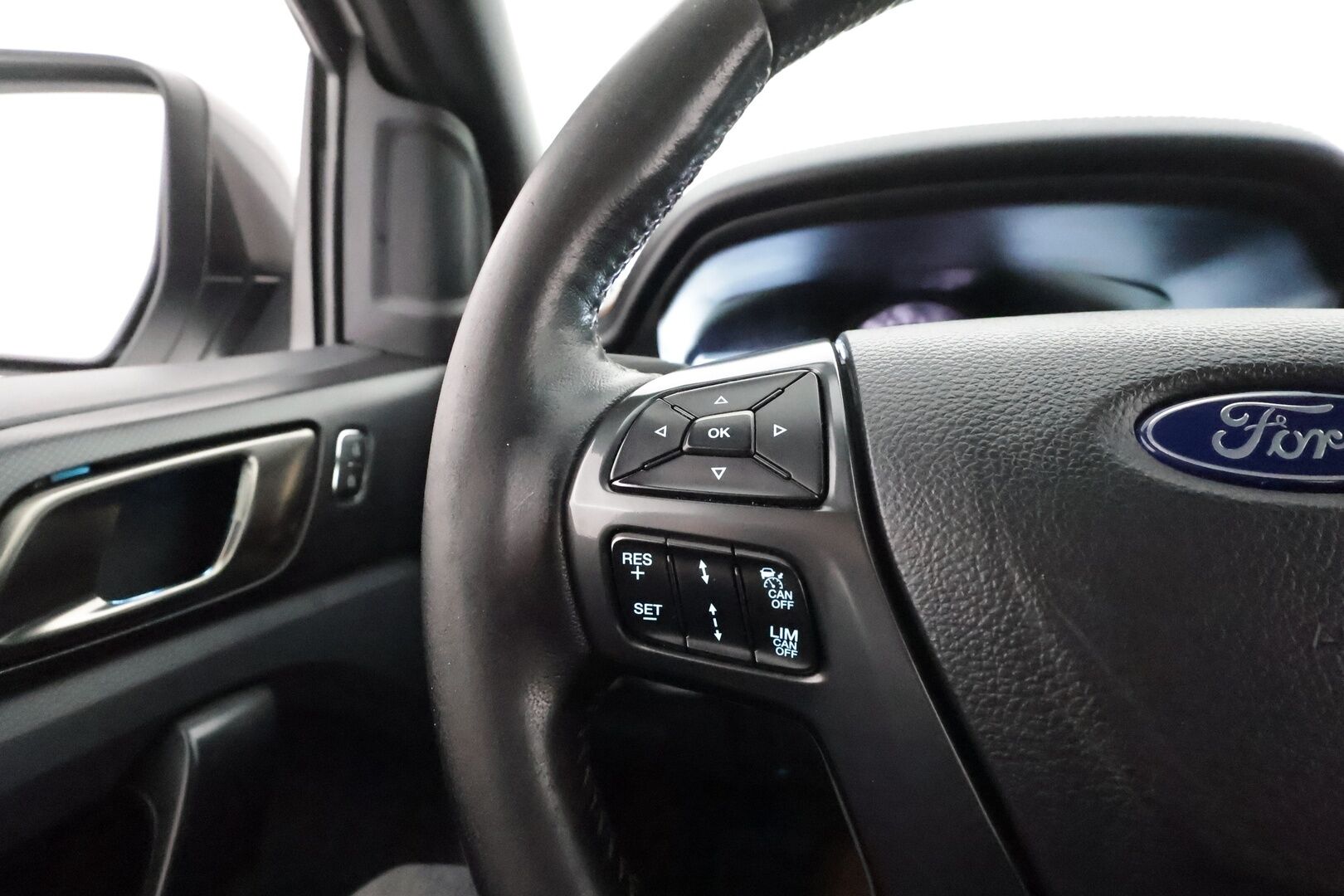 FORD RANGER 2017 3.2TDCI 4X4 Aut Grew Cab Wildtrak **Webasto / Koukku / Adapt.Vakkari / P. Kamera / Kaistavahti / Navi** - 3,99 % KORKOTARJOUS TÄHÄN AUTOON - Aut. Ilmastointi / Lämmitetty Tuulilasi / 2x Renkaat
