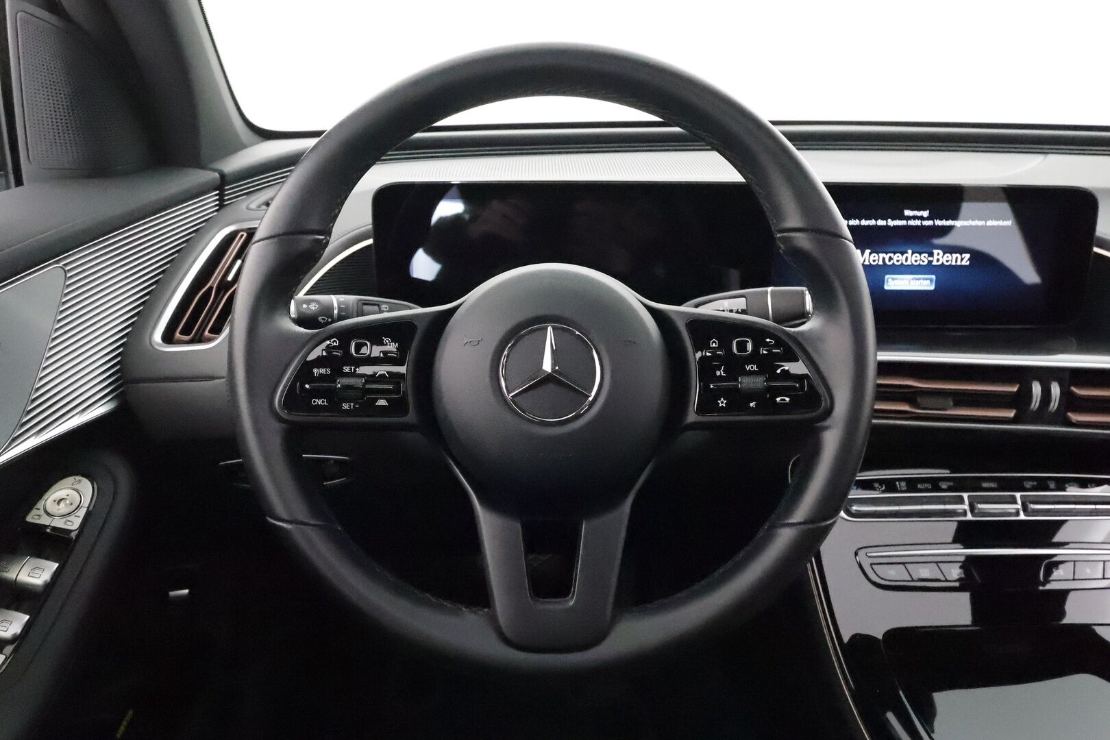 MERCEDES-BENZ EQC 2021 400 4Matic Business **Widescreen / Kattoluukku / Adapt.Vakkari / P.Kamera / LED-valot / Navi / Kaistavahti / KeylessGO** - 3,99 % KORKOTARJOUS TÄHÄN AUTOON - 