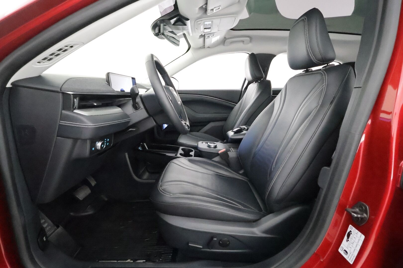 FORD MUSTANG MACH-E 2022 A1 RWD 5-ovinen **Lasikatto / 360° Kamera / Adapt.Vakkari / Bang&Olufsen / Muistipenkki / LED-valot / Navi** - 3,99 % KORKOTARJOUS TÄHÄN AUTOON - Kaistavahti / Digimittaristo / KeylessGO / 2x Renkaat