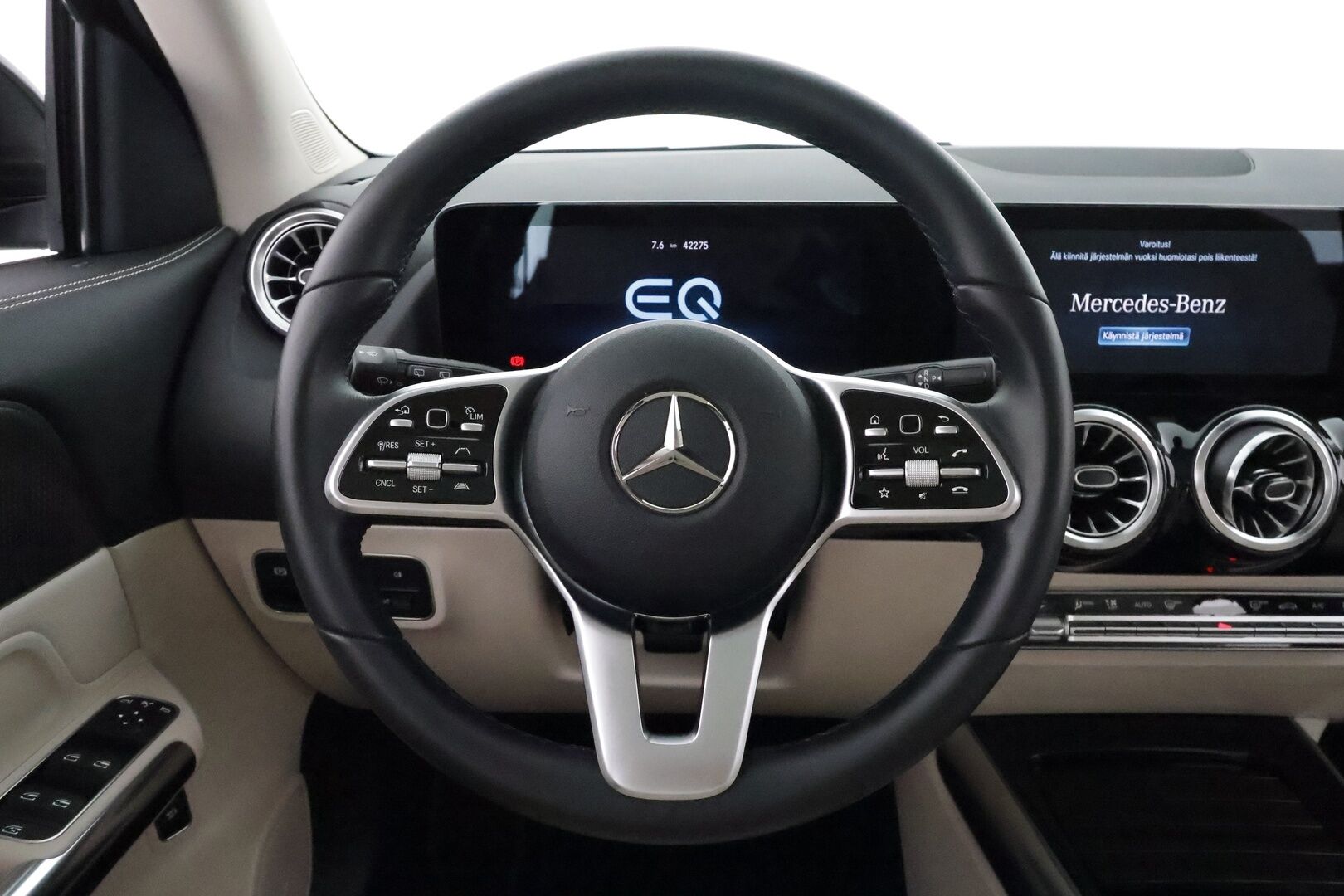 MERCEDES-BENZ EQA 2022 350 4Matic **Widescreen / Panorama / 360° Kamera / Adapt.Vakkari / Muistpenkki / LED-High Performance / Navi** - 3,99 % KORKOTARJOUS TÄHÄN AUTOON - Kaistavahti / KeylessGO / Akku kuntotarkastettu / Juuri Huollettu!