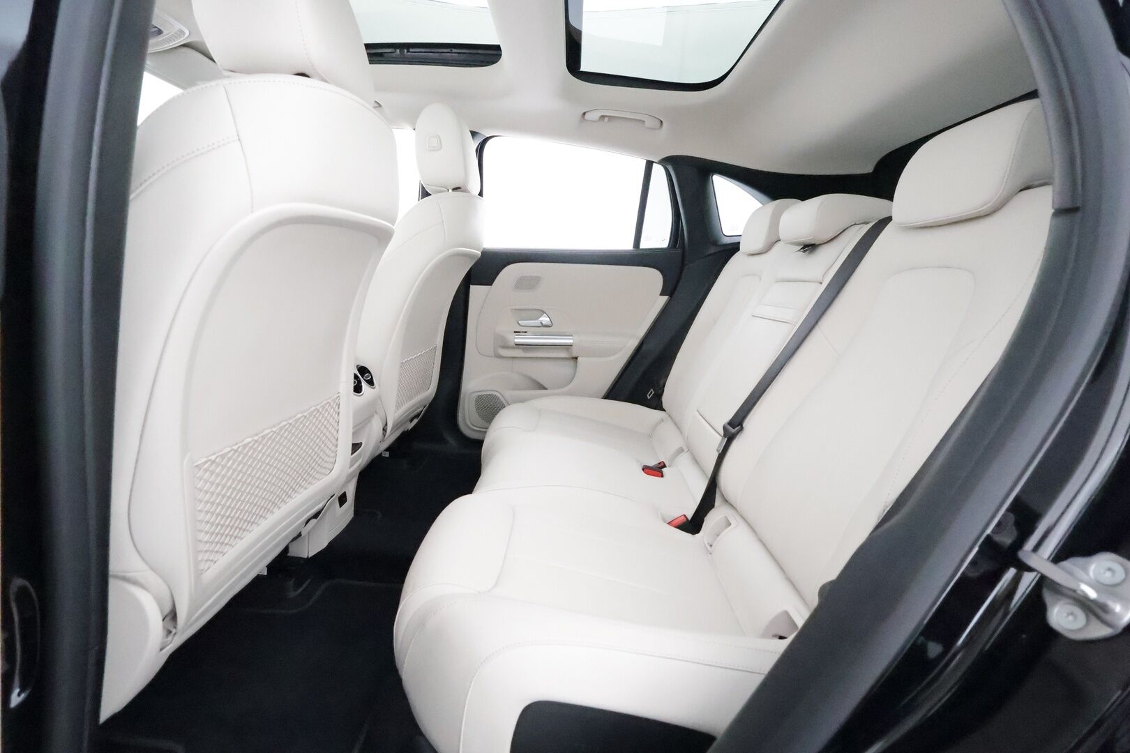 MERCEDES-BENZ EQA 2022 350 4Matic **Widescreen / Panorama / 360° Kamera / Adapt.Vakkari / Muistpenkki / LED-High Performance / Navi** - 3,99 % KORKOTARJOUS TÄHÄN AUTOON - Kaistavahti / KeylessGO / Akku kuntotarkastettu / Juuri Huollettu!