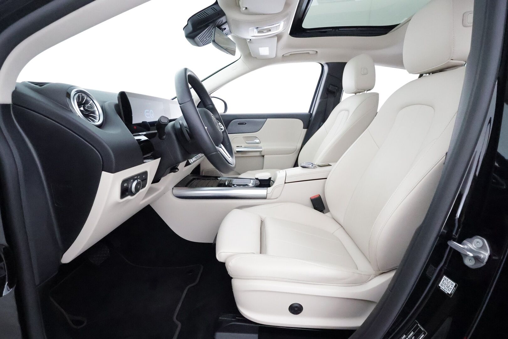 MERCEDES-BENZ EQA 2022 350 4Matic **Widescreen / Panorama / 360° Kamera / Adapt.Vakkari / Muistpenkki / LED-High Performance / Navi** - 3,99 % KORKOTARJOUS TÄHÄN AUTOON - Kaistavahti / KeylessGO / Akku kuntotarkastettu / Juuri Huollettu!
