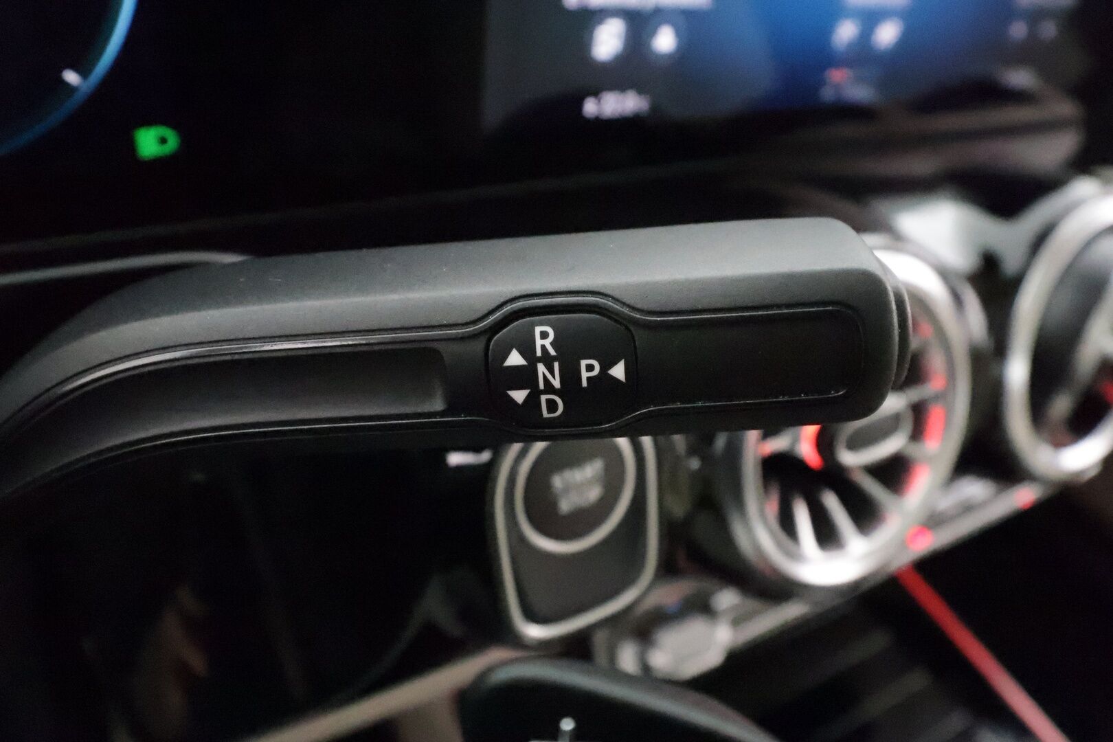 MERCEDES-BENZ EQA 2022 350 4Matic **Widescreen / Panorama / 360° Kamera / Adapt.Vakkari / Muistpenkki / LED-High Performance / Navi** - 3,99 % KORKOTARJOUS TÄHÄN AUTOON - Kaistavahti / KeylessGO / Akku kuntotarkastettu / Juuri Huollettu!