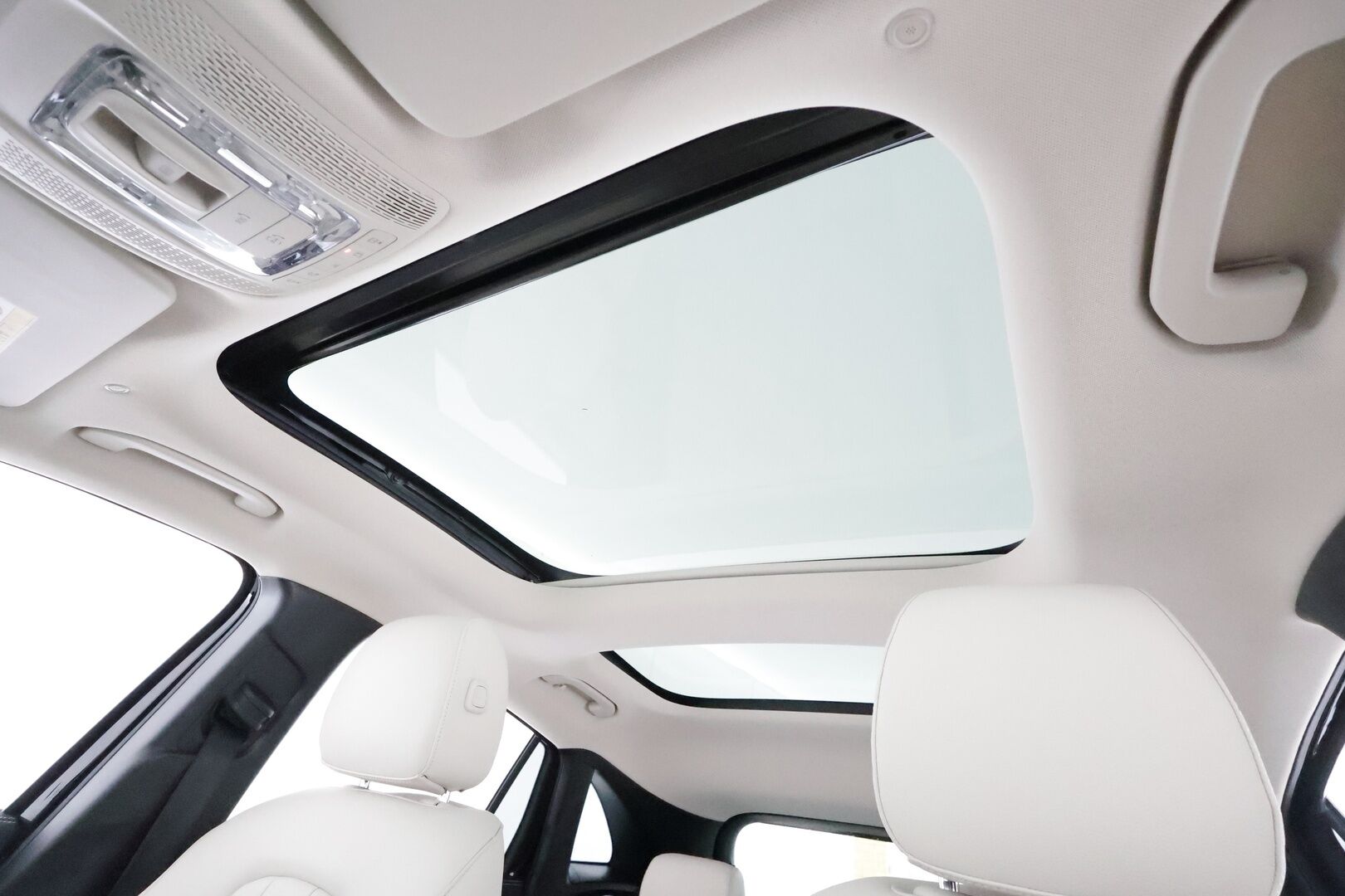 MERCEDES-BENZ EQA 2022 350 4Matic **Widescreen / Panorama / 360° Kamera / Adapt.Vakkari / Muistpenkki / LED-High Performance / Navi** - 3,99 % KORKOTARJOUS TÄHÄN AUTOON - Kaistavahti / KeylessGO / Akku kuntotarkastettu / Juuri Huollettu!