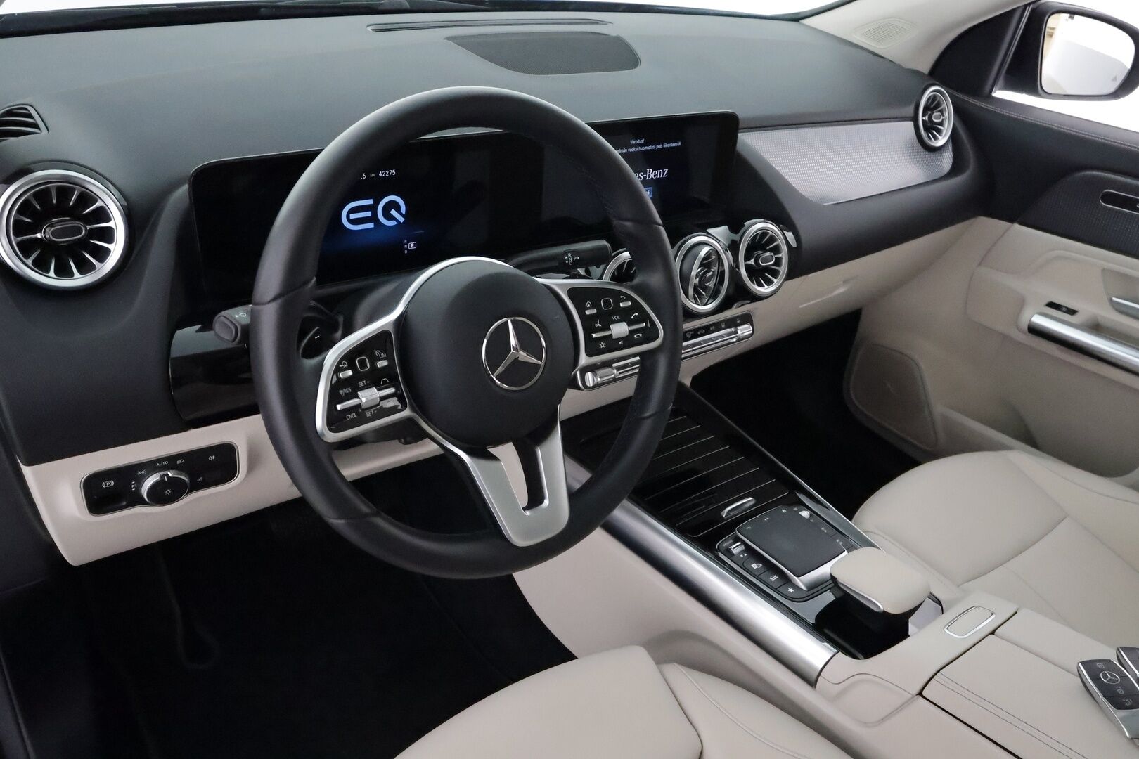 MERCEDES-BENZ EQA 2022 350 4Matic **Widescreen / Panorama / 360° Kamera / Adapt.Vakkari / Muistpenkki / LED-High Performance / Navi** - 3,99 % KORKOTARJOUS TÄHÄN AUTOON - Kaistavahti / KeylessGO / Akku kuntotarkastettu / Juuri Huollettu!