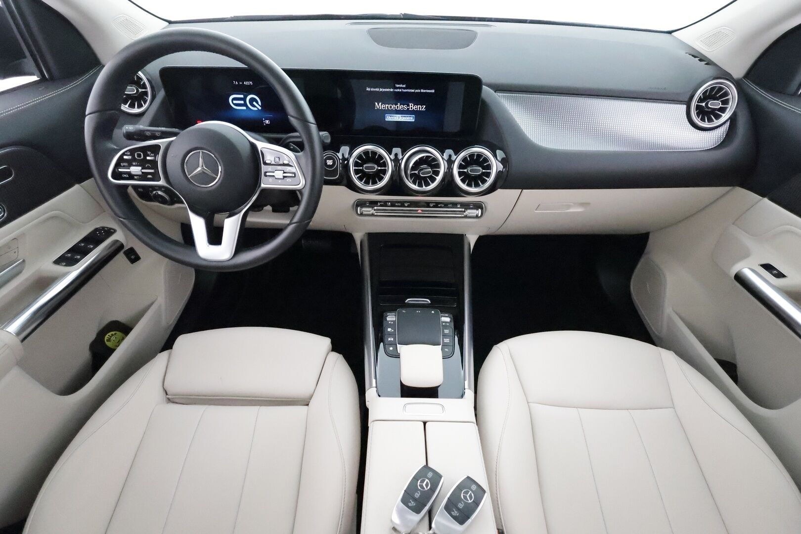 MERCEDES-BENZ EQA 2022 350 4Matic **Widescreen / Panorama / 360° Kamera / Adapt.Vakkari / Muistpenkki / LED-High Performance / Navi** - 3,99 % KORKOTARJOUS TÄHÄN AUTOON - Kaistavahti / KeylessGO / Akku kuntotarkastettu / Juuri Huollettu!