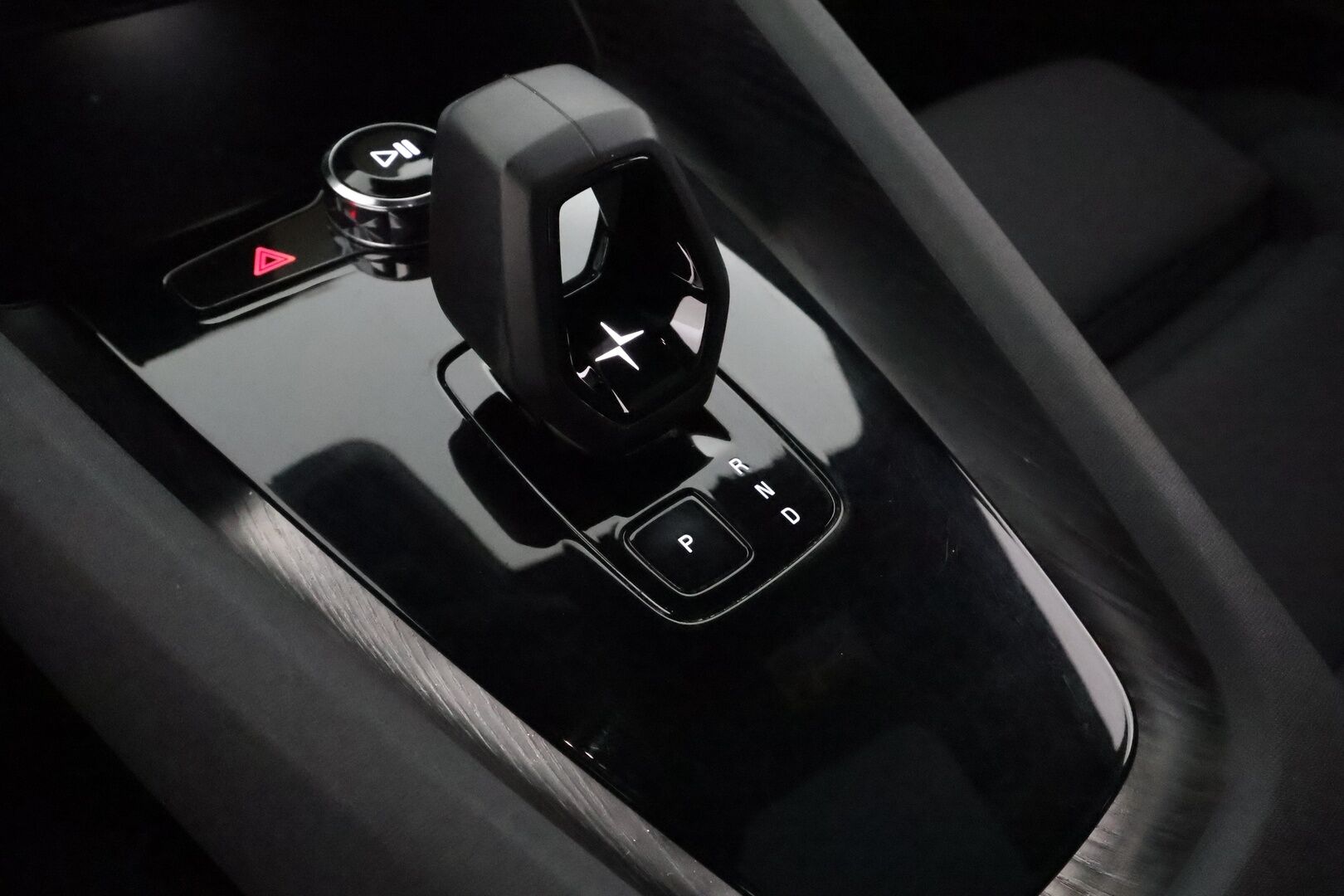 POLESTAR 2 2022 Standard Range Single Motor, 170kW ** Pilot&Plus / Lasikatto / 360° / Lämpöpumppu ** - Pixel-LED / Harman/Kardon / Google Maps / Kaistavahti / KeylessGO / 2x Renkaat / Akku kuntotarkastettu