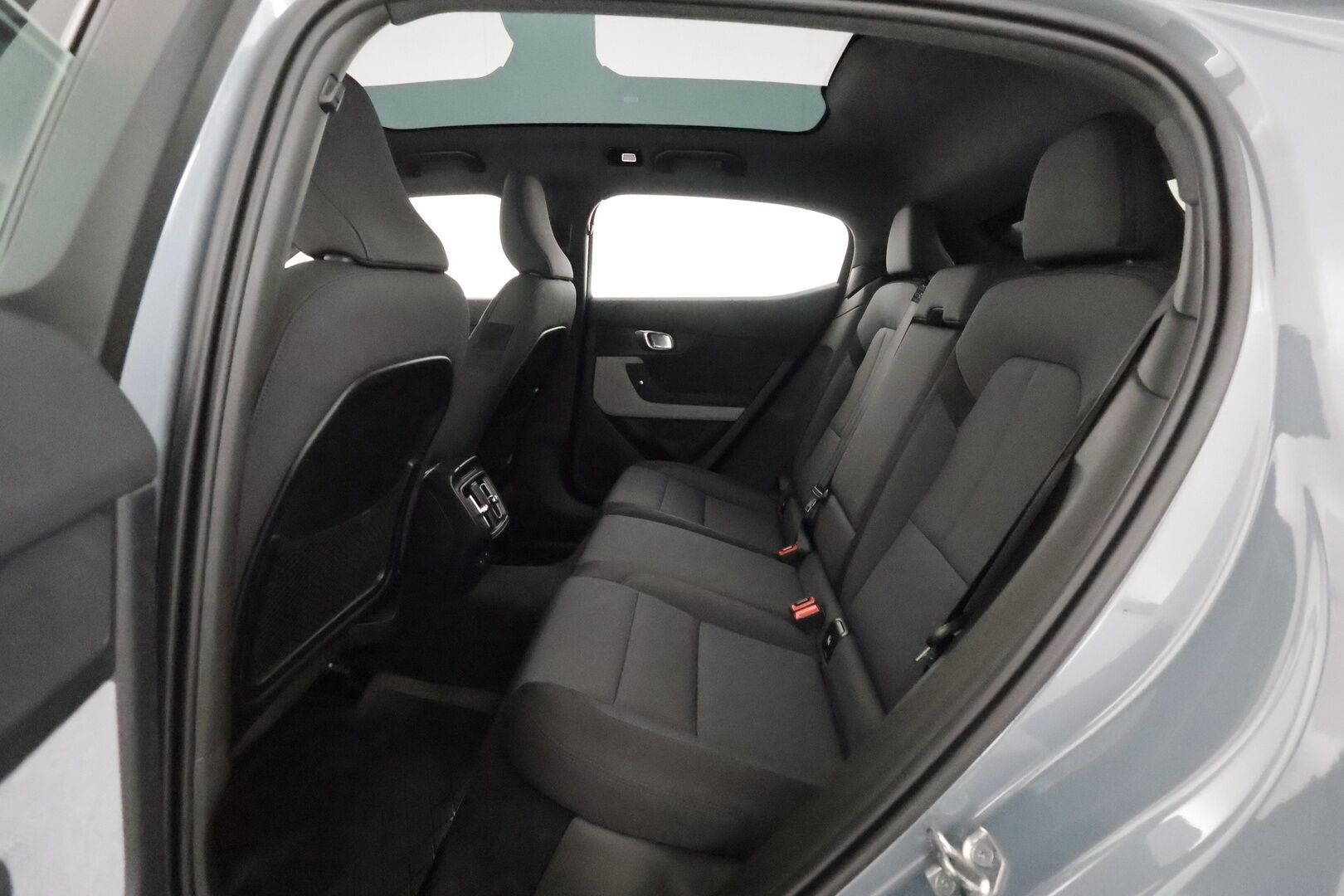 POLESTAR 2 2022 Standard Range Single Motor, 170kW ** Pilot&Plus / Lasikatto / 360° / Lämpöpumppu ** - Pixel-LED / Harman/Kardon / Google Maps / Kaistavahti / KeylessGO / 2x Renkaat / Akku kuntotarkastettu