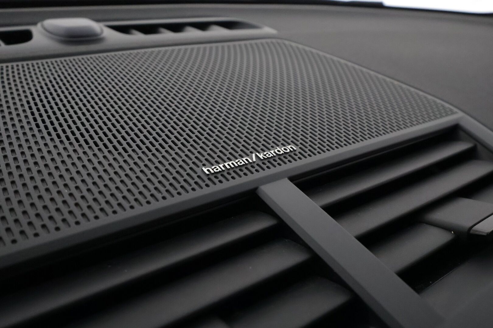 POLESTAR 2 2022 Standard Range Single Motor, 170kW ** Pilot&Plus / Lasikatto / 360° / Lämpöpumppu ** - Pixel-LED / Harman/Kardon / Google Maps / Kaistavahti / KeylessGO / 2x Renkaat / Akku kuntotarkastettu