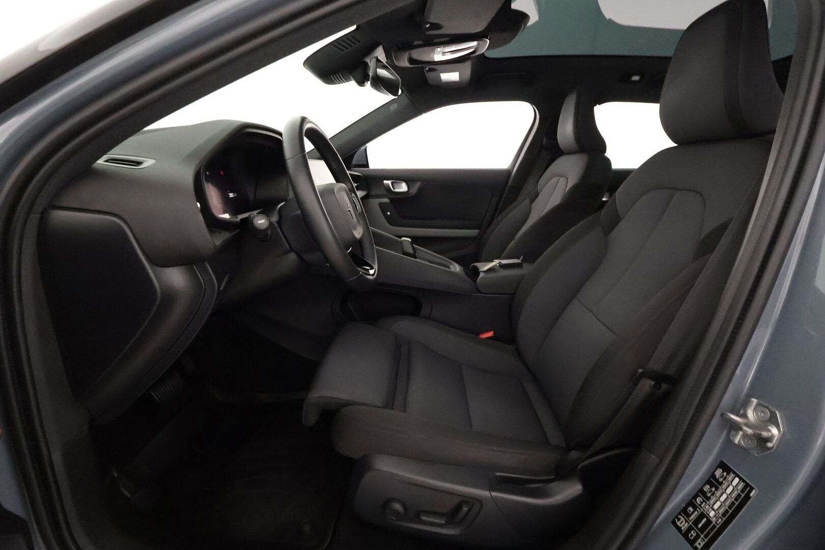 POLESTAR 2 2022 Standard Range Single Motor, 170kW ** Pilot&Plus / Lasikatto / 360° / Lämpöpumppu ** - Pixel-LED / Harman/Kardon / Google Maps / Kaistavahti / KeylessGO / 2x Renkaat / Akku kuntotarkastettu