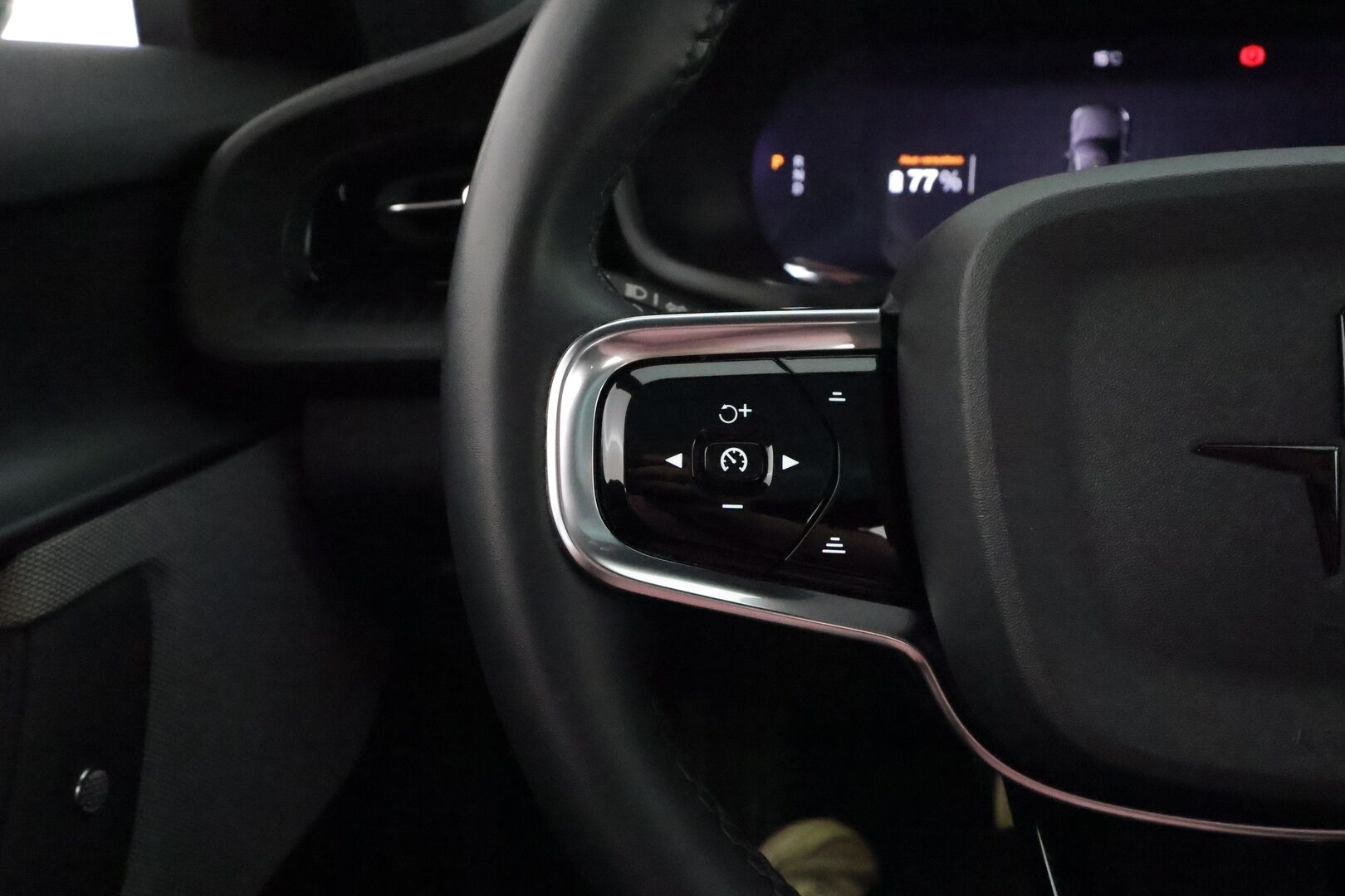 POLESTAR 2 2022 Standard Range Single Motor, 170kW ** Pilot&Plus / Lasikatto / 360° / Lämpöpumppu ** - Pixel-LED / Harman/Kardon / Google Maps / Kaistavahti / KeylessGO / 2x Renkaat / Akku kuntotarkastettu