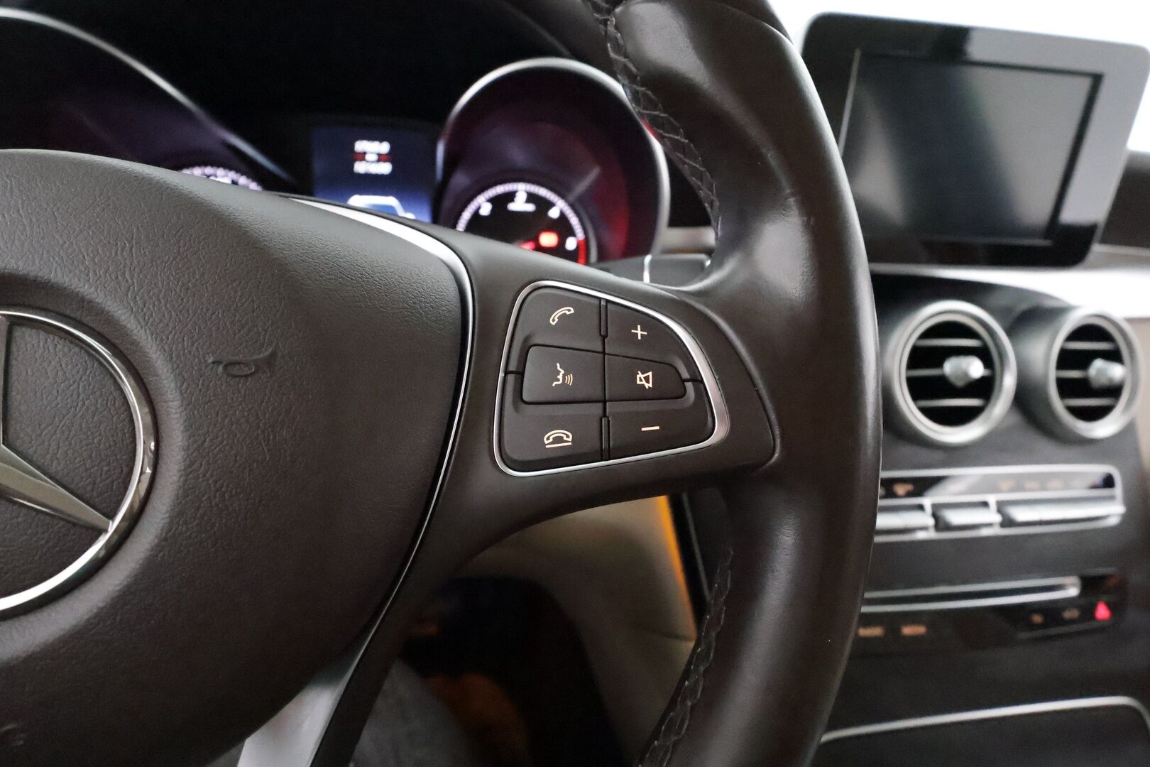 MERCEDES-BENZ GLC 2016 220 d 4MATIC 9G-Tronic - 3,99 % KORKOTARJOUS TÄHÄN AUTOON - * Koukku / Adapt.LED / Sporttipenkit / P.Tutkat / Navi / 2x Renkaat *