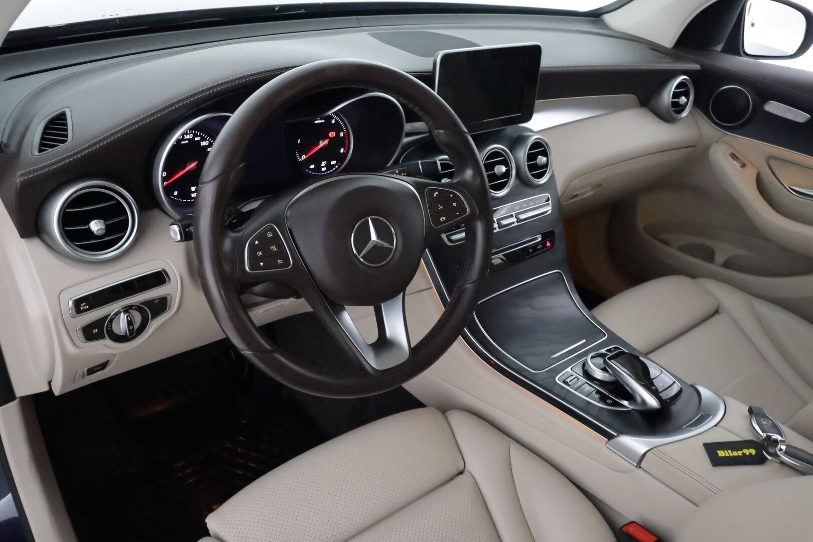 MERCEDES-BENZ GLC 2016 220 d 4MATIC 9G-Tronic - 3,99 % KORKOTARJOUS TÄHÄN AUTOON - * Koukku / Adapt.LED / Sporttipenkit / P.Tutkat / Navi / 2x Renkaat *