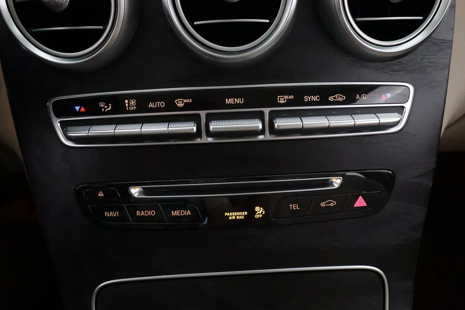 MERCEDES-BENZ GLC 2016 220 d 4MATIC 9G-Tronic - 3,99 % KORKOTARJOUS TÄHÄN AUTOON - * Koukku / Adapt.LED / Sporttipenkit / P.Tutkat / Navi / 2x Renkaat *