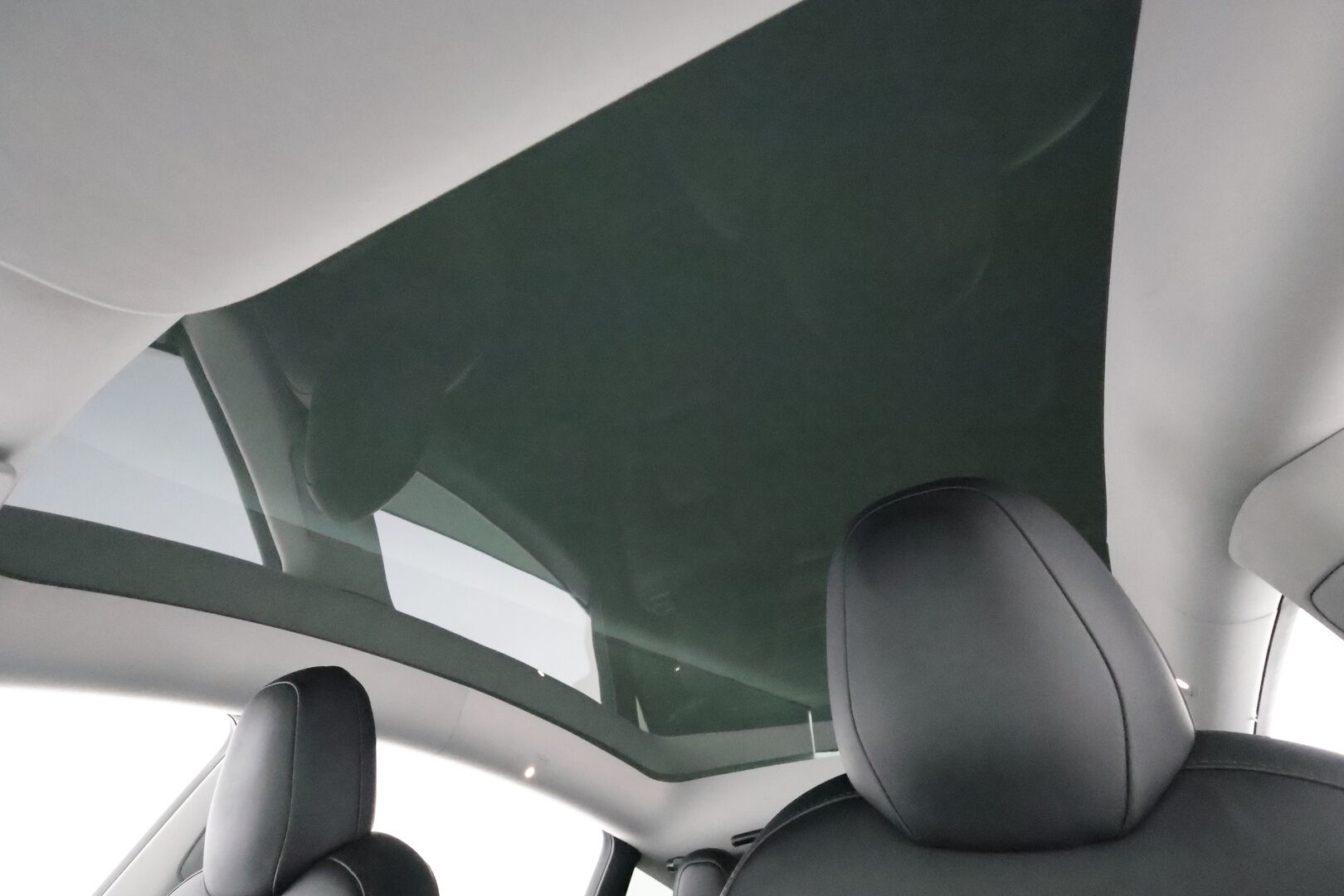 TESLA MODEL Y 2022 Long Range AWD Ryzen AMD **Lasikatto / Lämpöpumppu / Koukku / Adapt.Vakkari / Matrix-LED / Muistipenkki / P.Kamera*** - 3,99 % KORKOTARJOUS TÄHÄN AUTOON - Premium Audio / Navi / Kaistavahti / KeylessGO / 2x renkaat