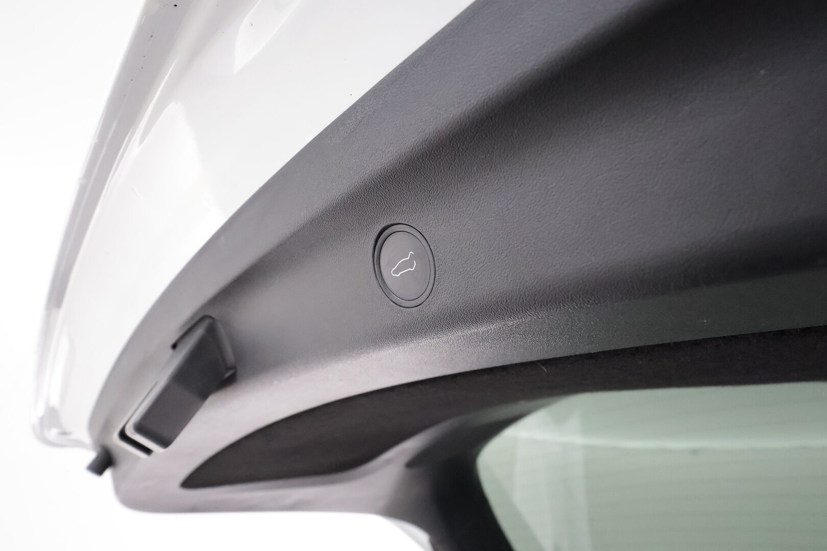 TESLA MODEL Y 2022 Long Range AWD Ryzen AMD **Lasikatto / Lämpöpumppu / Koukku / Adapt.Vakkari / Matrix-LED / Muistipenkki / P.Kamera*** - 3,99 % KORKOTARJOUS TÄHÄN AUTOON - Premium Audio / Navi / Kaistavahti / KeylessGO / 2x renkaat