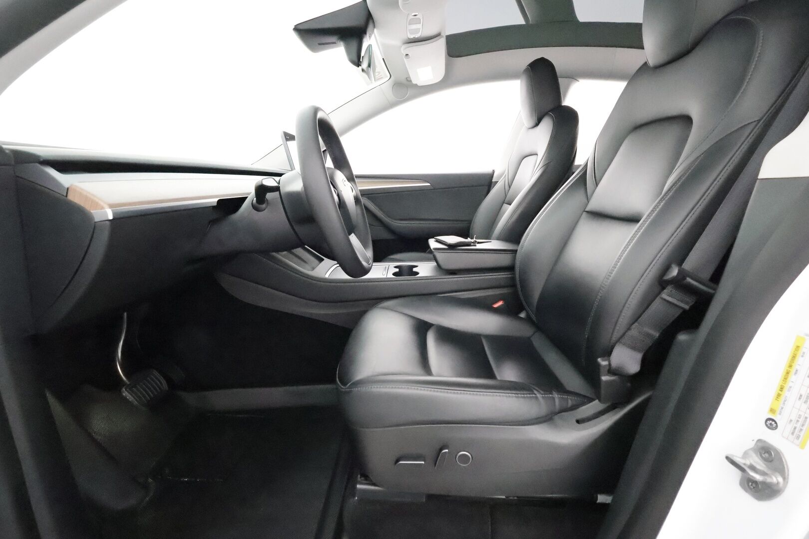 TESLA MODEL Y 2022 Long Range AWD Ryzen AMD **Lasikatto / Lämpöpumppu / Koukku / Adapt.Vakkari / Matrix-LED / Muistipenkki / P.Kamera*** - 3,99 % KORKOTARJOUS TÄHÄN AUTOON - Premium Audio / Navi / Kaistavahti / KeylessGO / 2x renkaat
