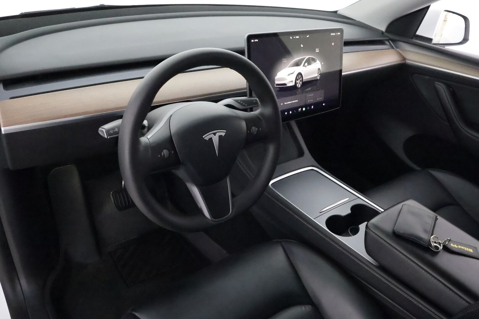 TESLA MODEL Y 2022 Long Range AWD Ryzen AMD **Lasikatto / Lämpöpumppu / Koukku / Adapt.Vakkari / Matrix-LED / Muistipenkki / P.Kamera*** - 3,99 % KORKOTARJOUS TÄHÄN AUTOON - Premium Audio / Navi / Kaistavahti / KeylessGO / 2x renkaat