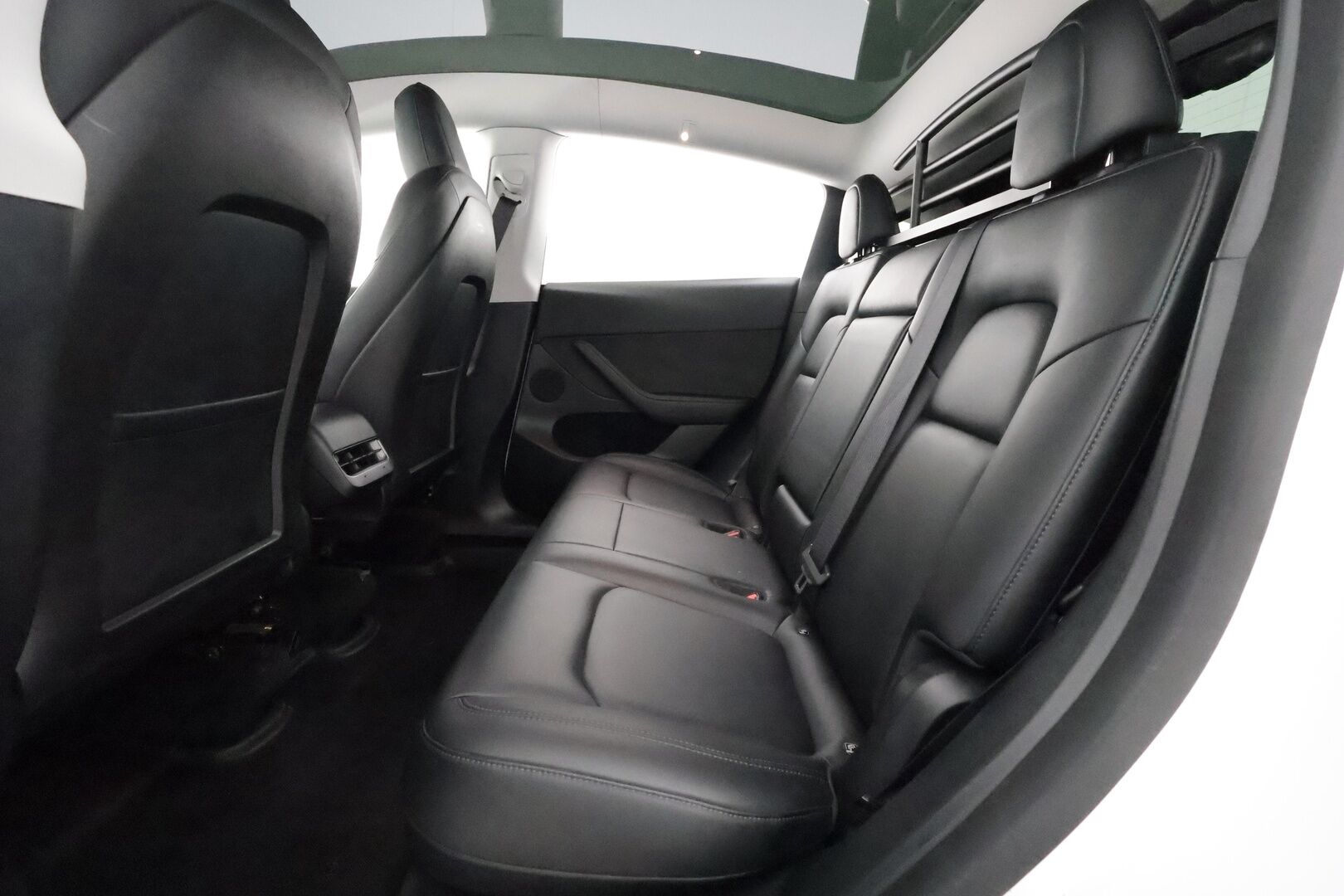 TESLA MODEL Y 2022 Long Range AWD Ryzen AMD **Lasikatto / Lämpöpumppu / Koukku / Adapt.Vakkari / Matrix-LED / Muistipenkki / P.Kamera*** - 3,99 % KORKOTARJOUS TÄHÄN AUTOON - Premium Audio / Navi / Kaistavahti / KeylessGO / 2x renkaat