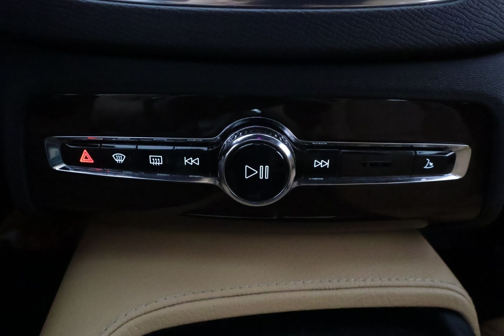 Volvo XC90 2016 D5 AWD Inscription aut **Webasto / Koukku / Adapt.Vakkari / Full-LED / Sporttinahat Muistilla / Istuimet-7 / P.Kamera** - 3,99 % KORKOTARJOUS TÄHÄN AUTOON - 4-Alueinen AC / Navi / Kaistavahti / KeylessGO / 2x Renkaat