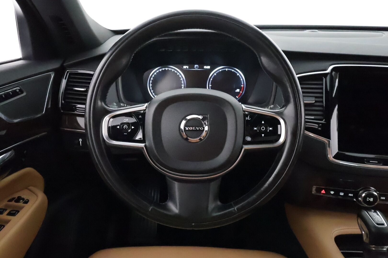 Volvo XC90 2016 D5 AWD Inscription aut **Webasto / Koukku / Adapt.Vakkari / Full-LED / Sporttinahat Muistilla / Istuimet-7 / P.Kamera** - 3,99 % KORKOTARJOUS TÄHÄN AUTOON - 4-Alueinen AC / Navi / Kaistavahti / KeylessGO / 2x Renkaat