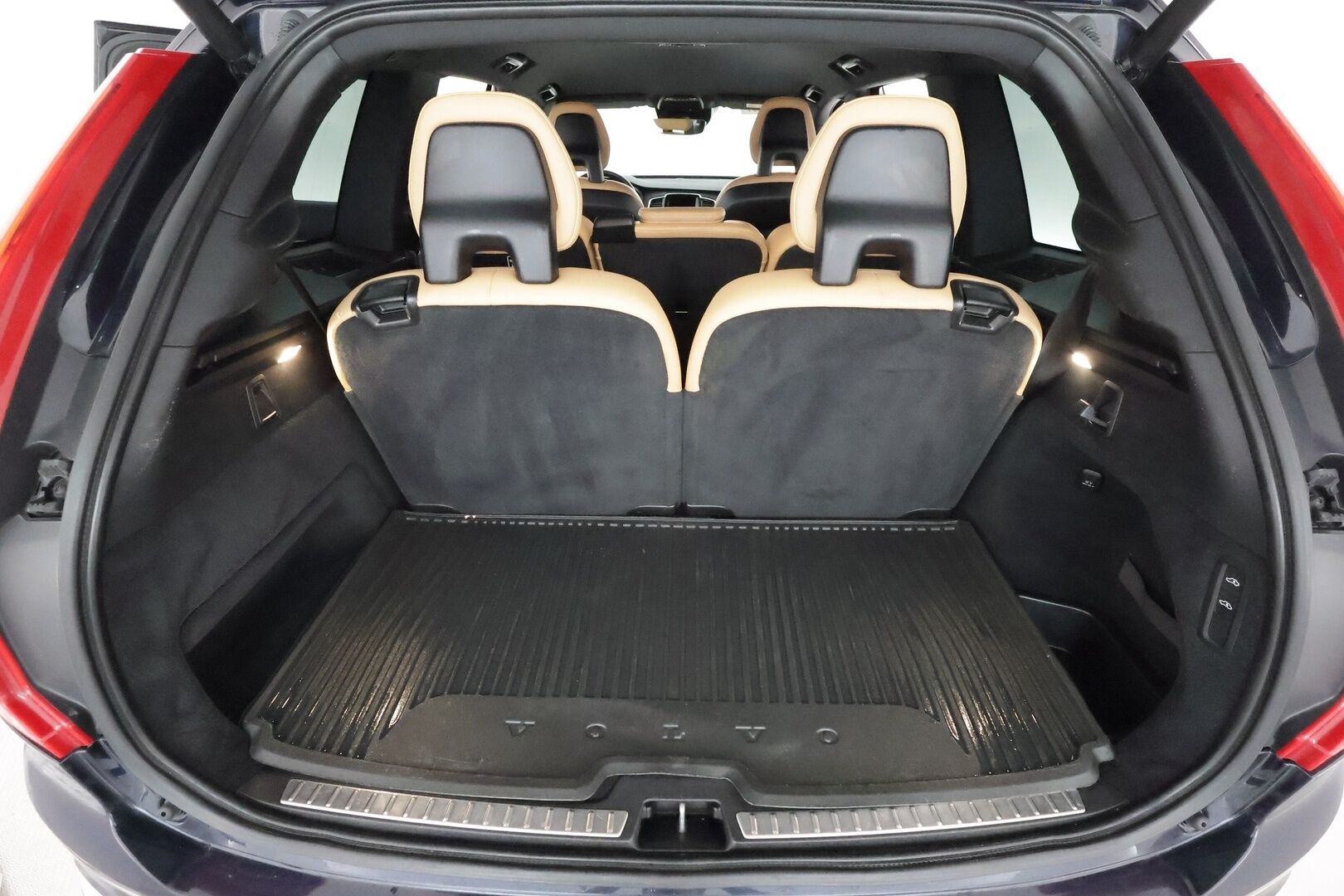 Volvo XC90 2016 D5 AWD Inscription aut **Webasto / Koukku / Adapt.Vakkari / Full-LED / Sporttinahat Muistilla / Istuimet-7 / P.Kamera** - 3,99 % KORKOTARJOUS TÄHÄN AUTOON - 4-Alueinen AC / Navi / Kaistavahti / KeylessGO / 2x Renkaat