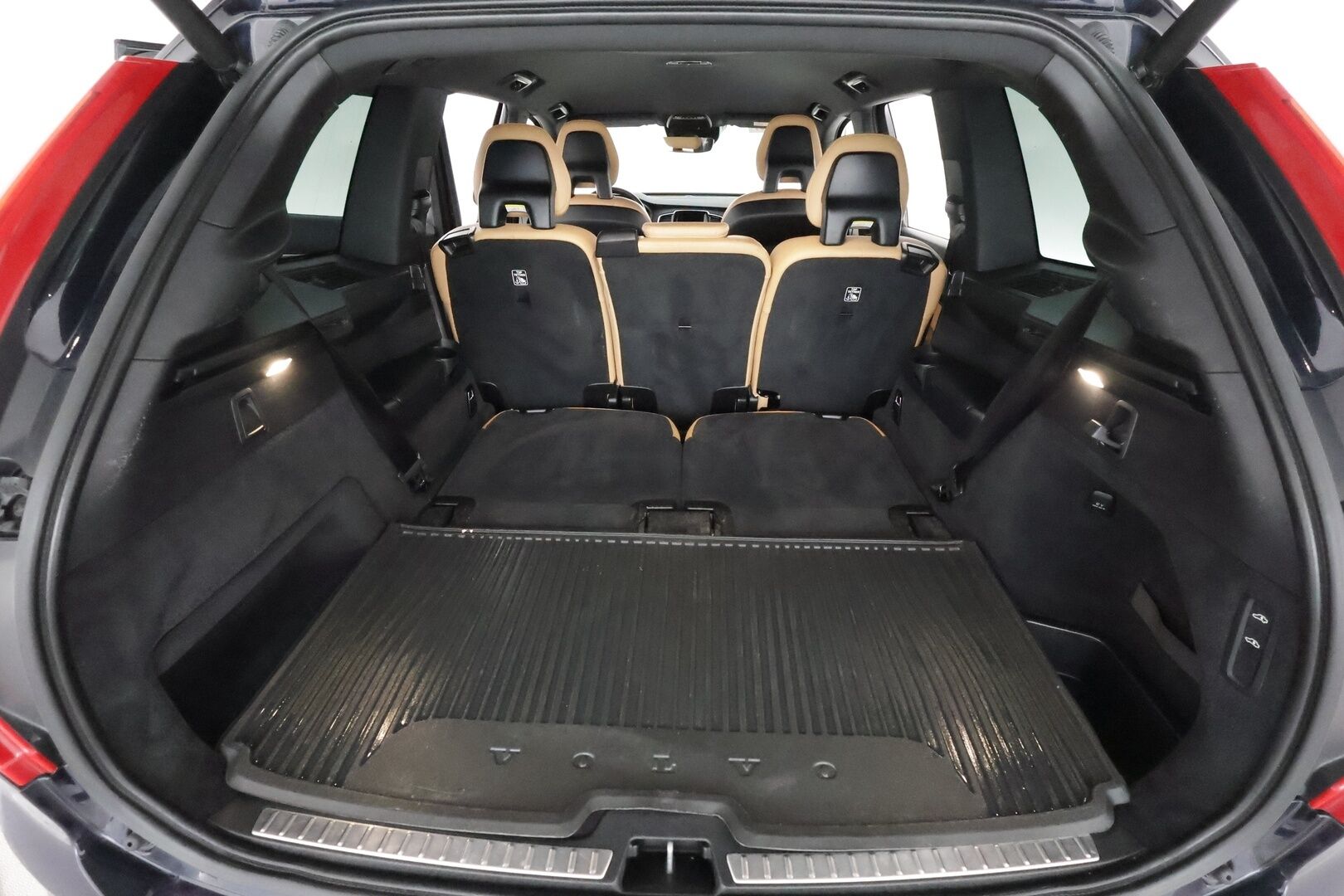 Volvo XC90 2016 D5 AWD Inscription aut **Webasto / Koukku / Adapt.Vakkari / Full-LED / Sporttinahat Muistilla / Istuimet-7 / P.Kamera** - 3,99 % KORKOTARJOUS TÄHÄN AUTOON - 4-Alueinen AC / Navi / Kaistavahti / KeylessGO / 2x Renkaat