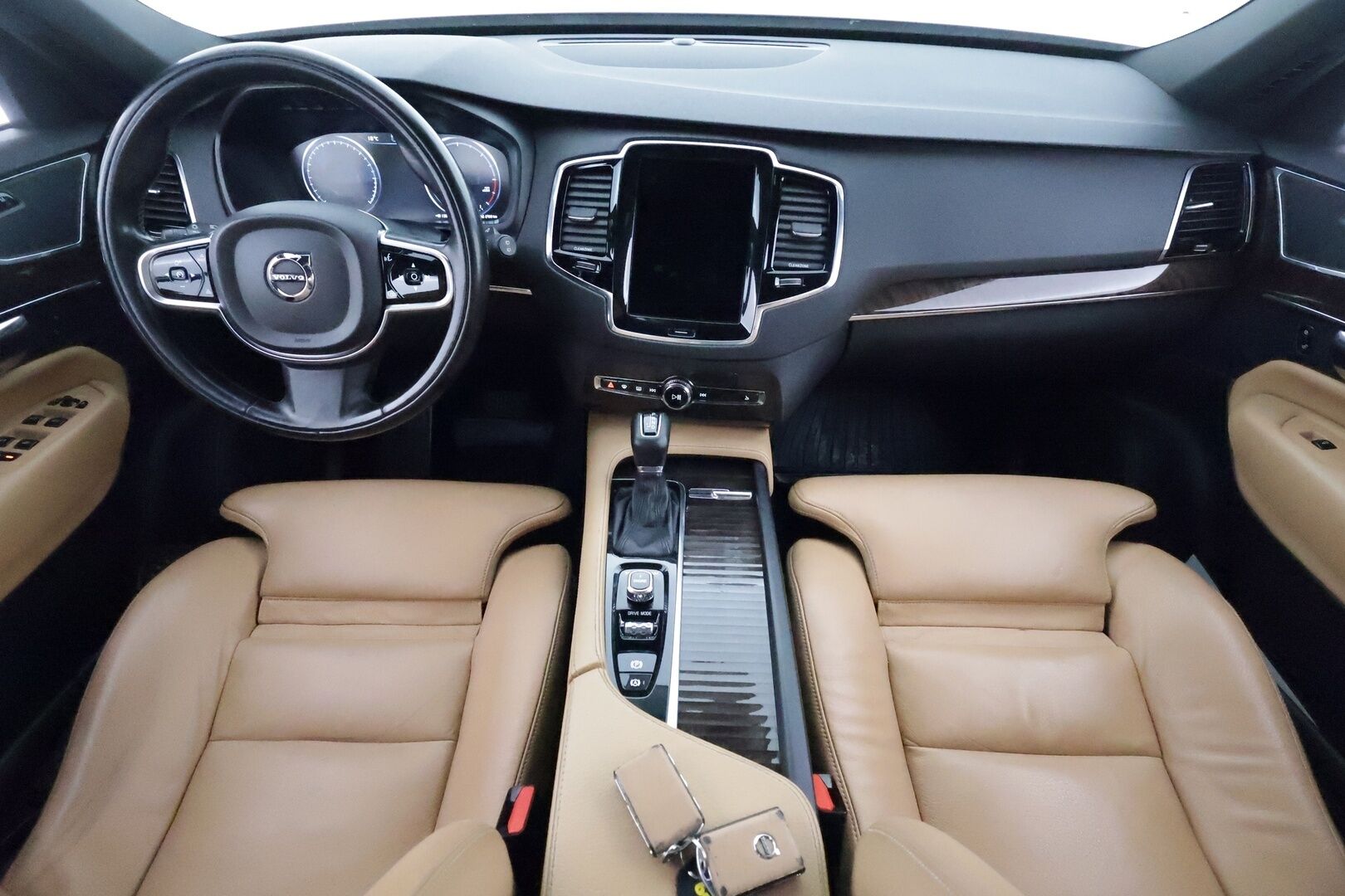 Volvo XC90 2016 D5 AWD Inscription aut **Webasto / Koukku / Adapt.Vakkari / Full-LED / Sporttinahat Muistilla / Istuimet-7 / P.Kamera** - 3,99 % KORKOTARJOUS TÄHÄN AUTOON - 4-Alueinen AC / Navi / Kaistavahti / KeylessGO / 2x Renkaat