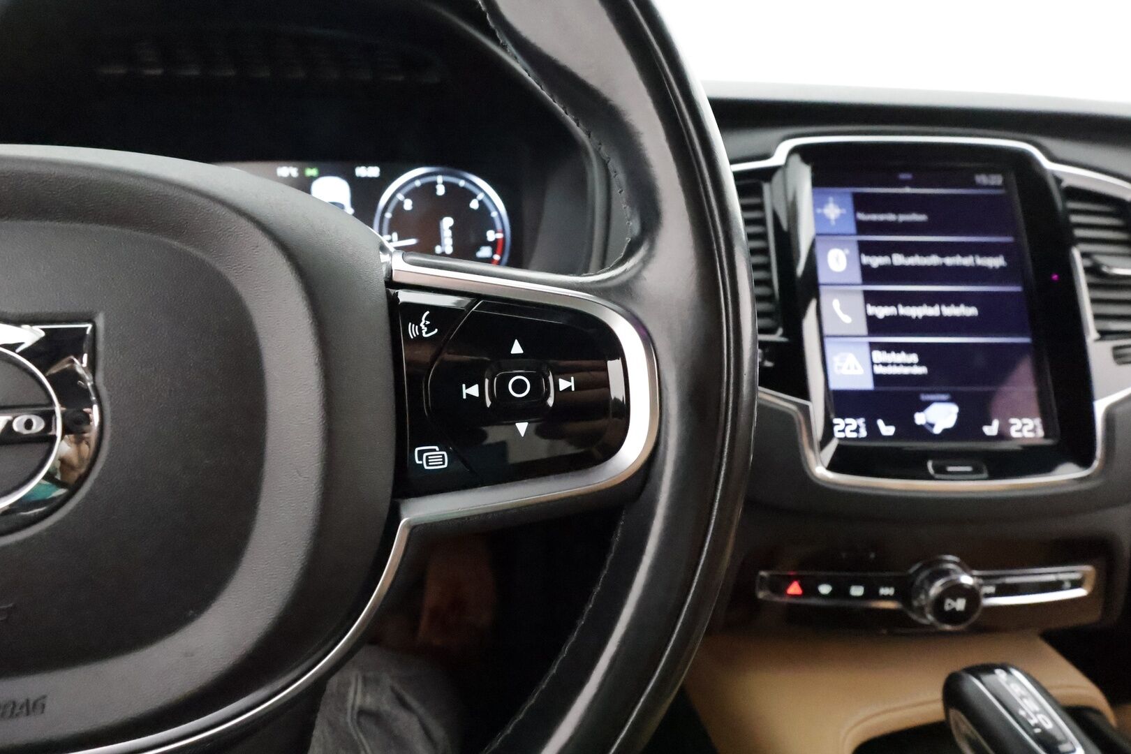 Volvo XC90 2016 D5 AWD Inscription aut **Webasto / Koukku / Adapt.Vakkari / Full-LED / Sporttinahat Muistilla / Istuimet-7 / P.Kamera** - 3,99 % KORKOTARJOUS TÄHÄN AUTOON - 4-Alueinen AC / Navi / Kaistavahti / KeylessGO / 2x Renkaat