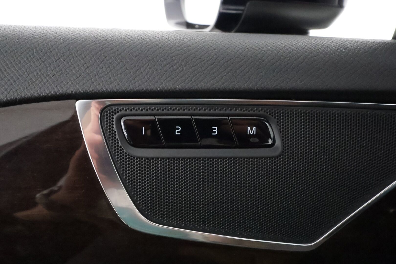 Volvo XC90 2016 D5 AWD Inscription aut **Webasto / Koukku / Adapt.Vakkari / Full-LED / Sporttinahat Muistilla / Istuimet-7 / P.Kamera** - 3,99 % KORKOTARJOUS TÄHÄN AUTOON - 4-Alueinen AC / Navi / Kaistavahti / KeylessGO / 2x Renkaat