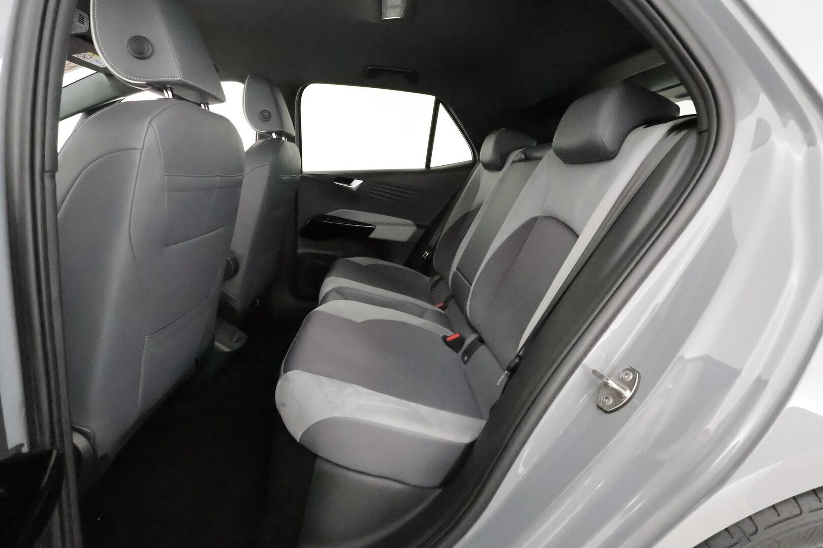 VOLKSWAGEN ID.3 2021 Pro S Tour 150 kW, akku 77 kWh, 5-paikkainen - Lämpöpumppu / HUD / Adapt.Vakkari / Peruutuskamera / iQ Matrix Led / Hieronta / Ratinlämmitys / Huippuvarusteet!