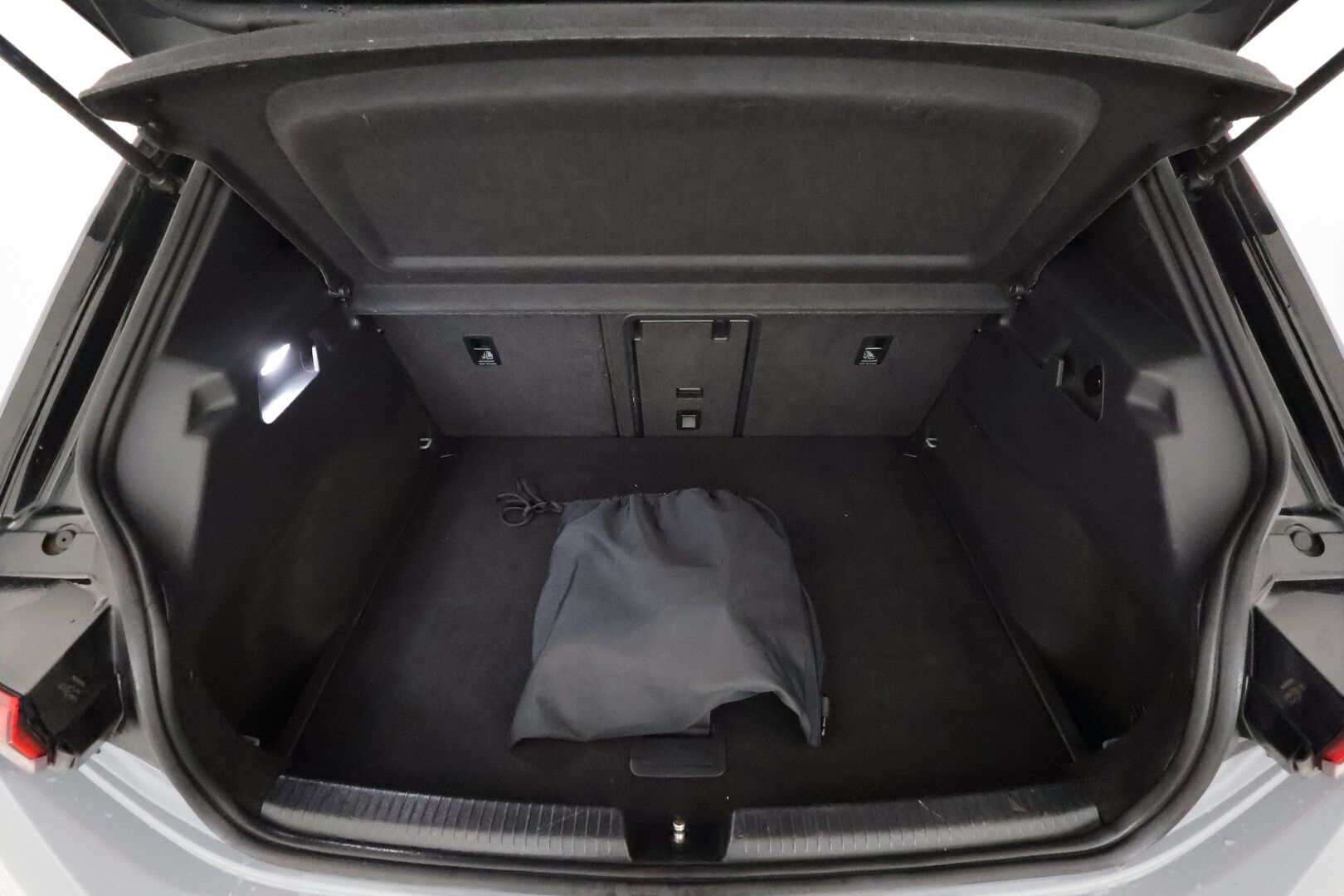 VOLKSWAGEN ID.3 2021 Pro S Tour 150 kW, akku 77 kWh, 5-paikkainen - Lämpöpumppu / HUD / Adapt.Vakkari / Peruutuskamera / iQ Matrix Led / Hieronta / Ratinlämmitys / Huippuvarusteet!